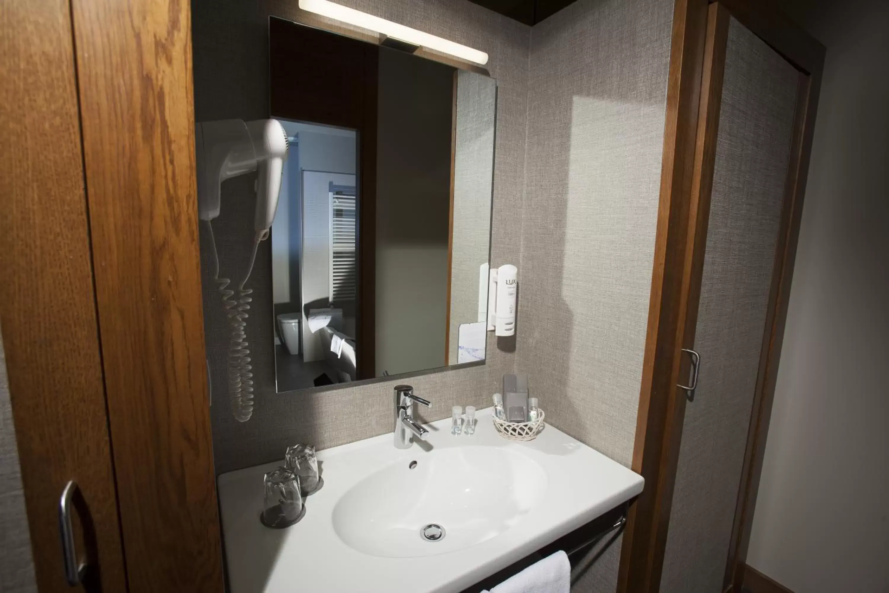 Toilet, Bathroom in Hotel Spa Attica21 Villalba