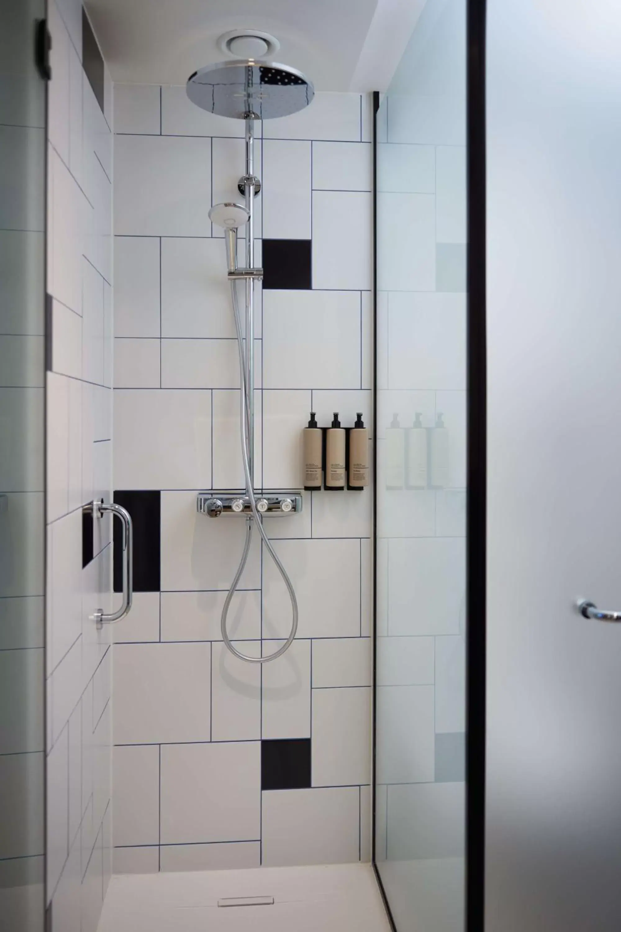 Bathroom, Floor Plan in Motto By Hilton Rotterdam Blaak