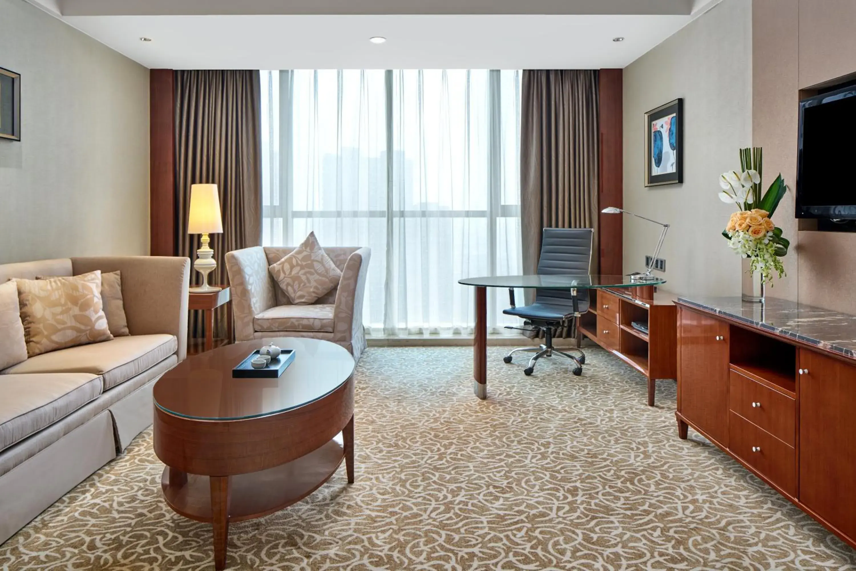 Photo of the whole room, Seating Area in Crowne Plaza Zhenjiang, an IHG Hotel