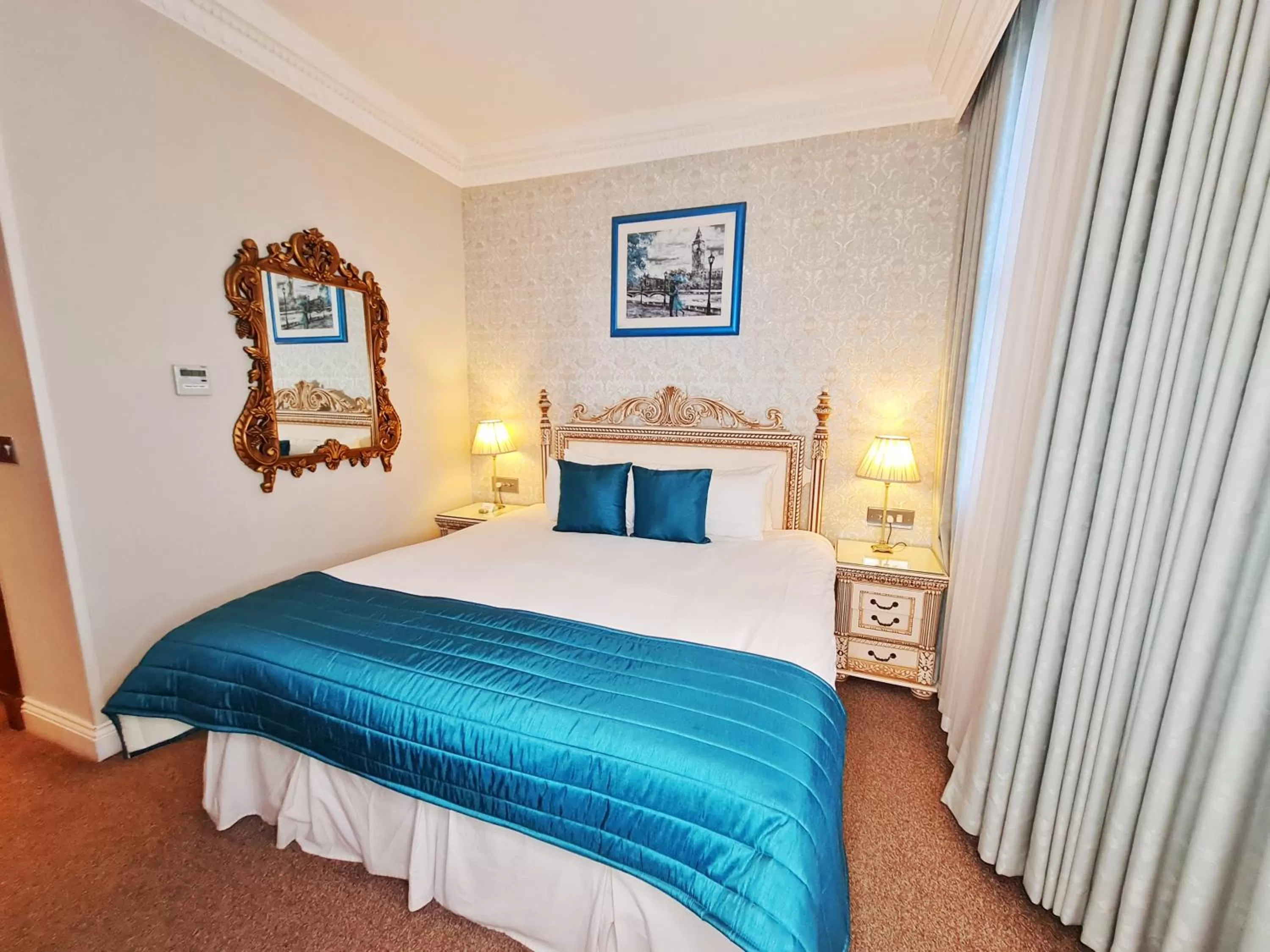 Bed in Ashburn Hotel