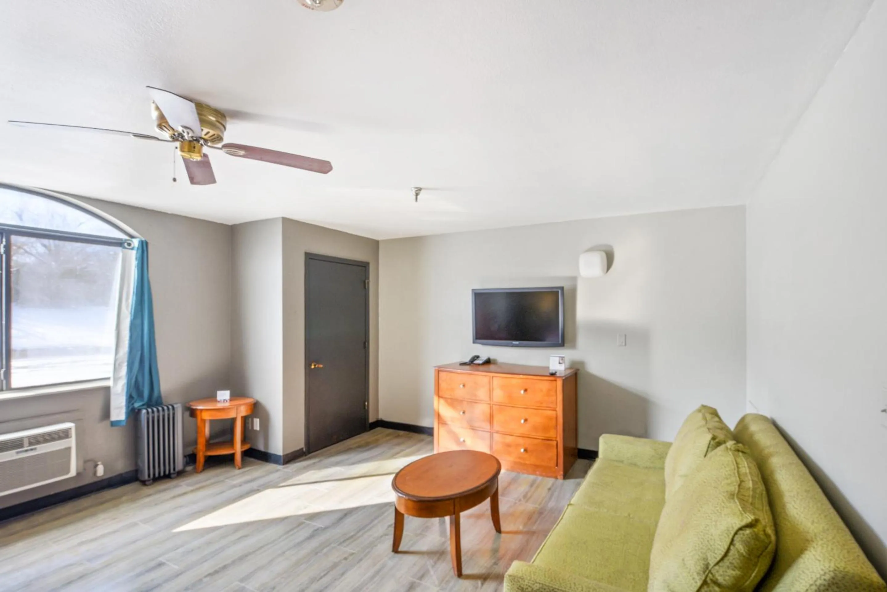 Area and facilities, TV/Entertainment Center in OYO Hotel Edmond - University of Central Oklahoma