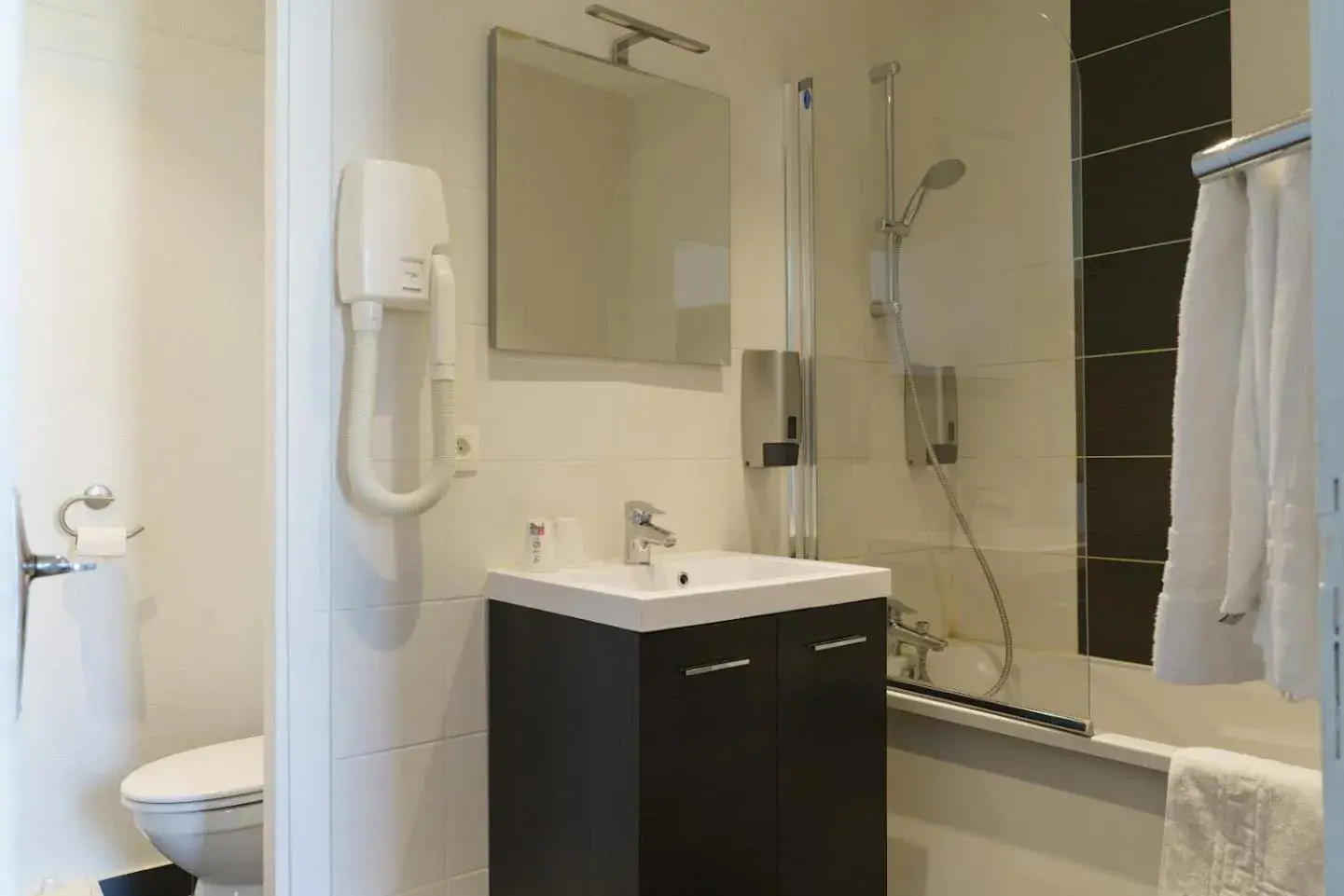 Bathroom in Hotel du Théatre