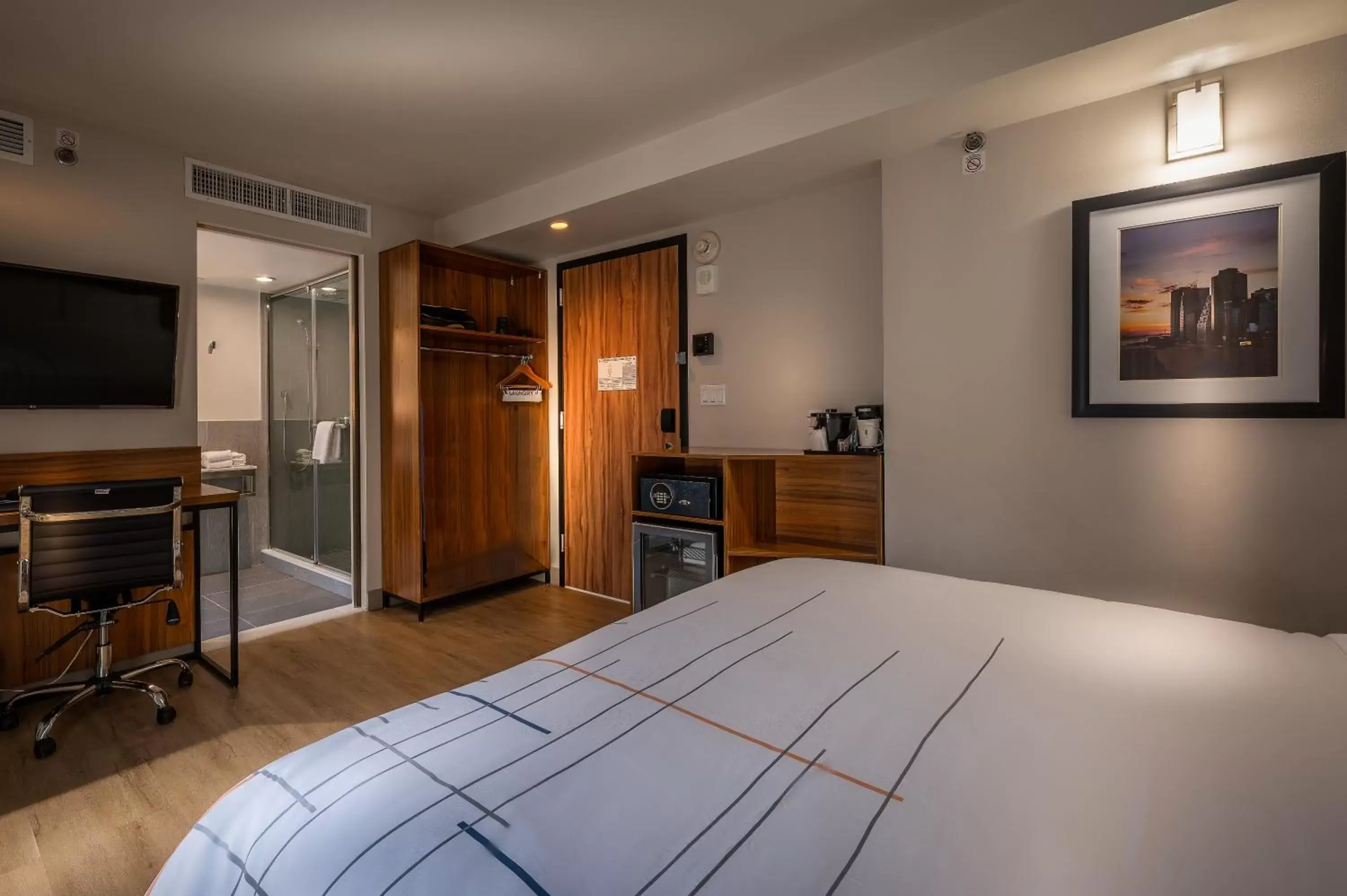 Bed in La Quinta by Wyndham Time Square South