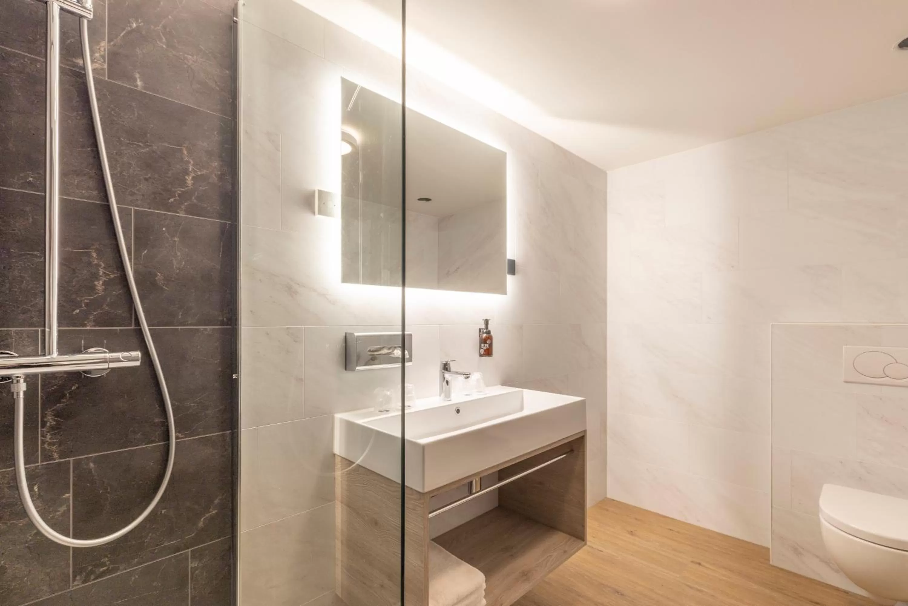 Bathroom in Fletcher Familiehotel De Hunzebergen