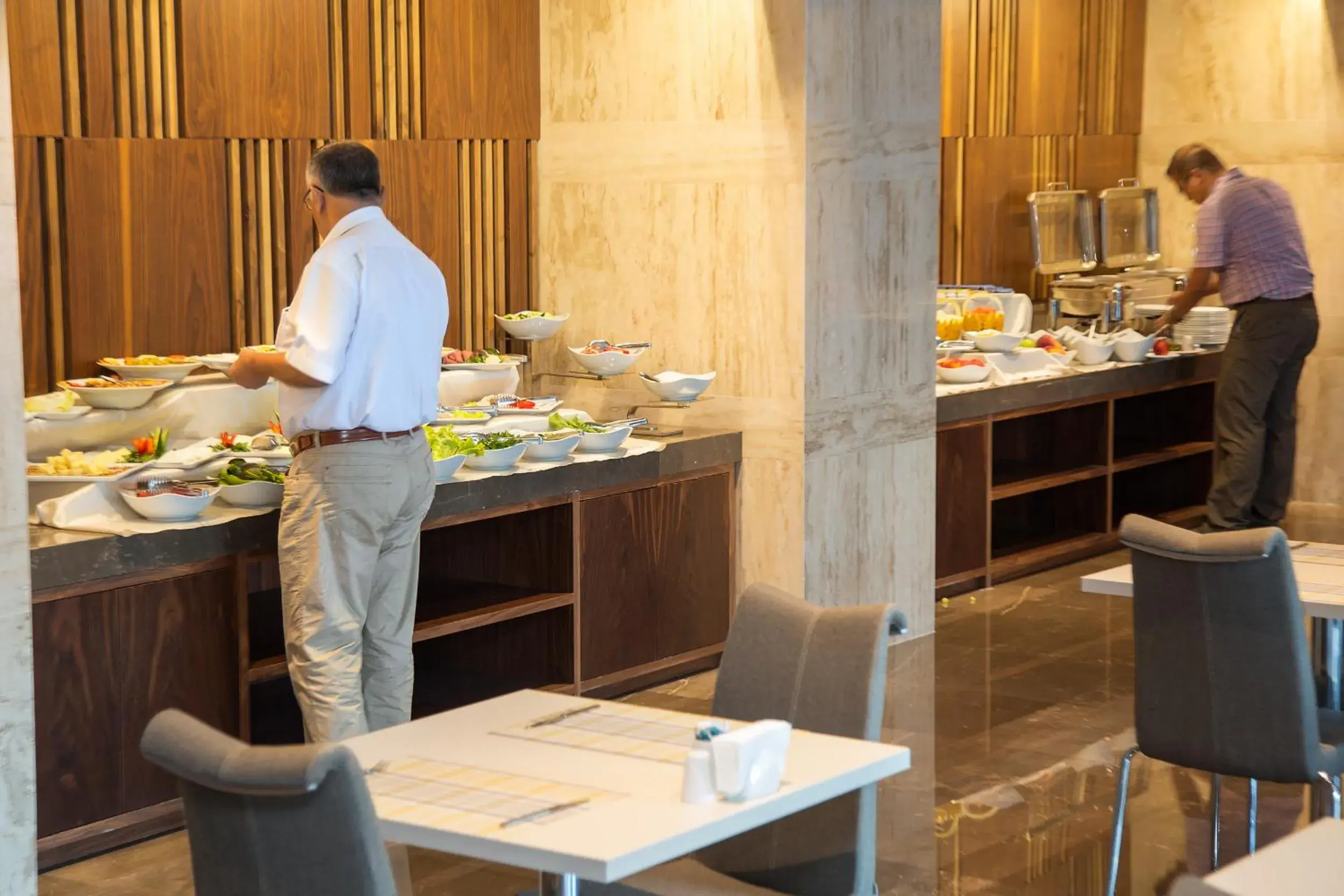 Restaurant/Places to Eat in Fesa Business Hotel