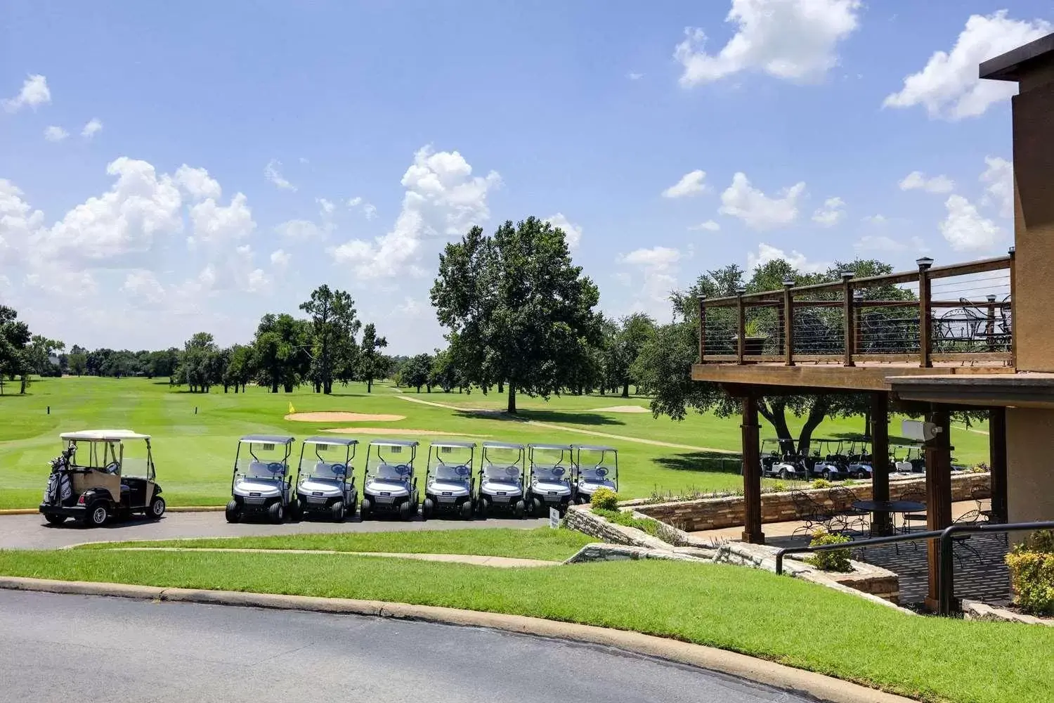 Golfcourse, Pool View in Super 8 by Wyndham Duncan