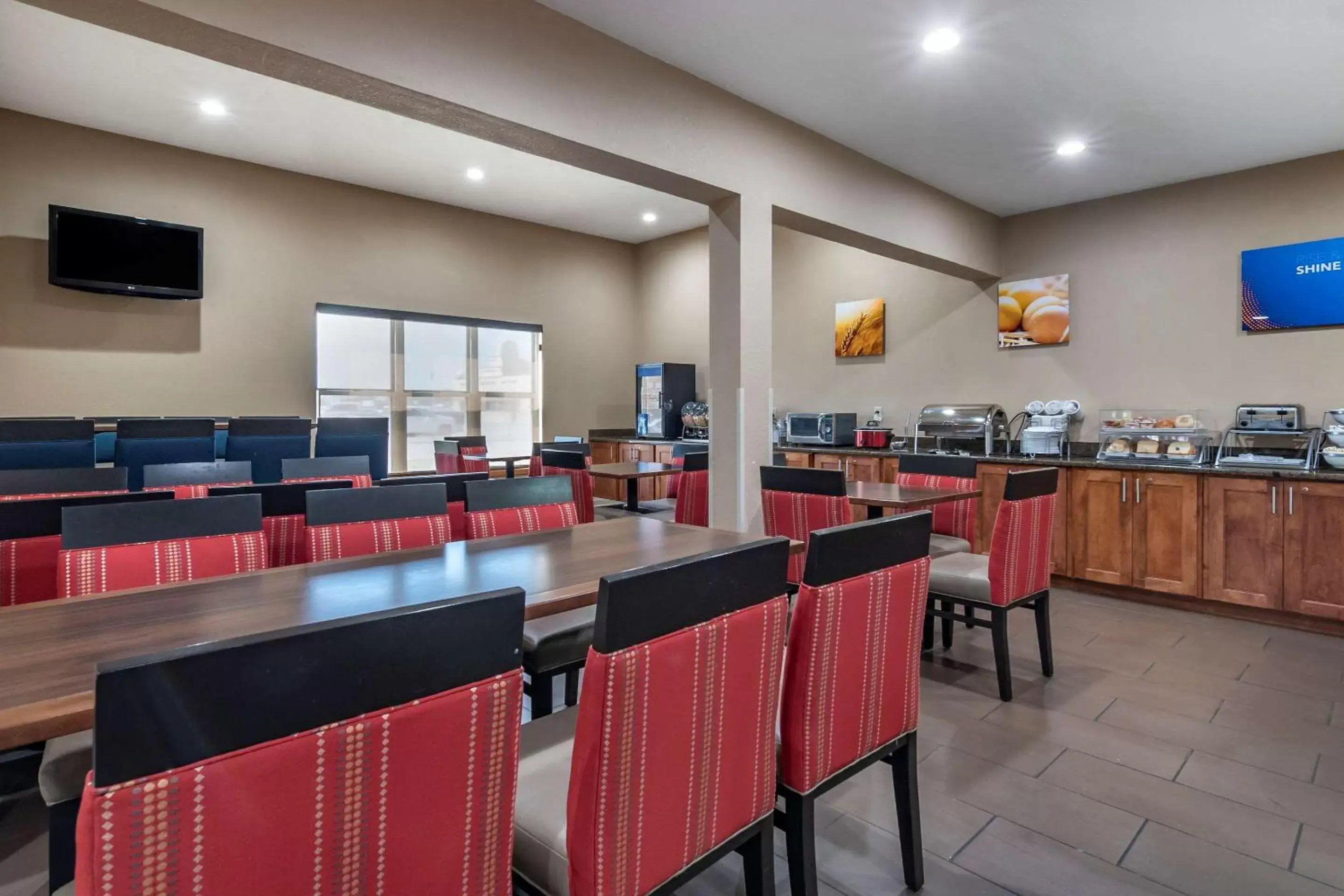 Restaurant/places to eat in Comfort Inn & Suites Junction City - near Fort Riley