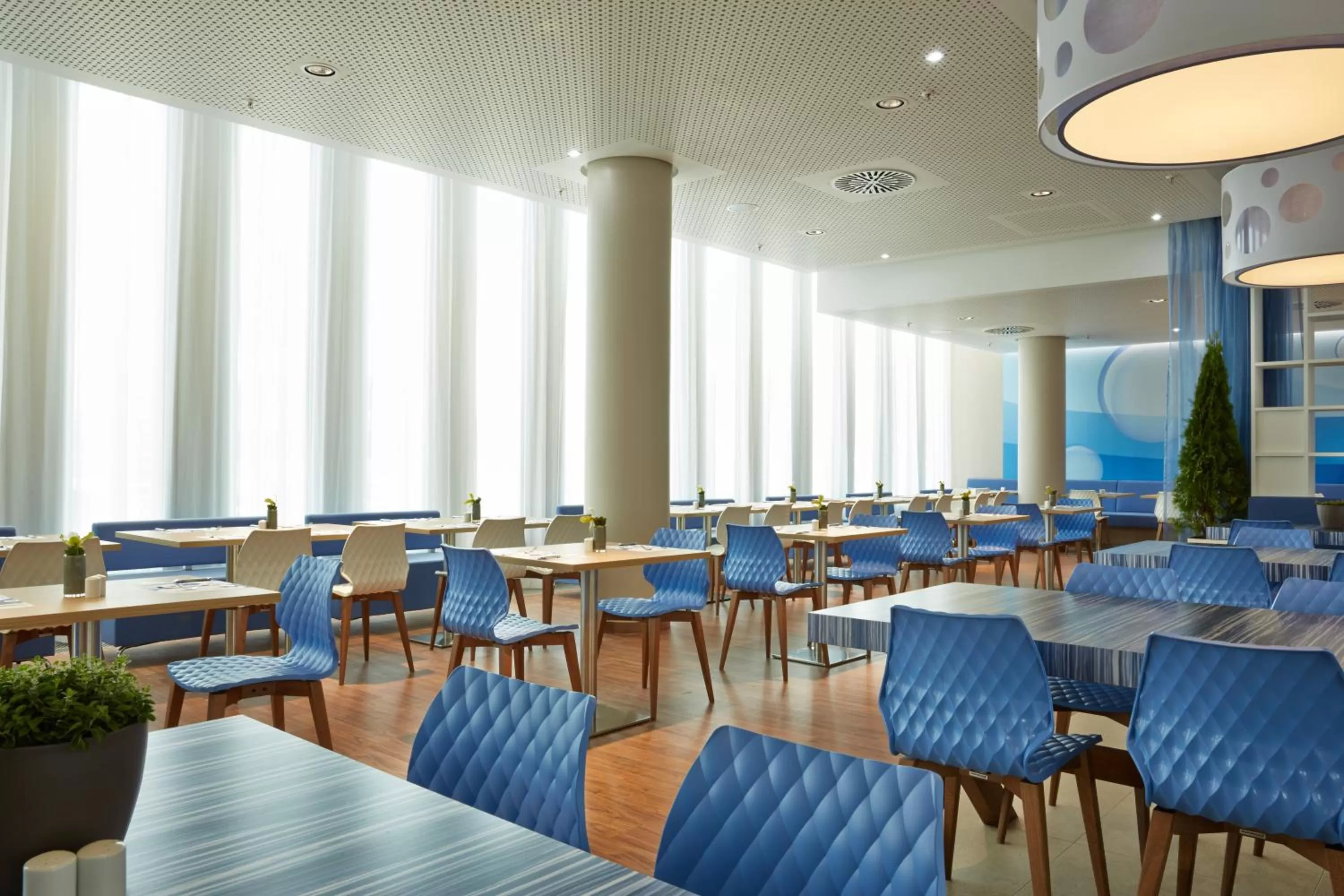 Restaurant/places to eat in H2 Hotel München Messe