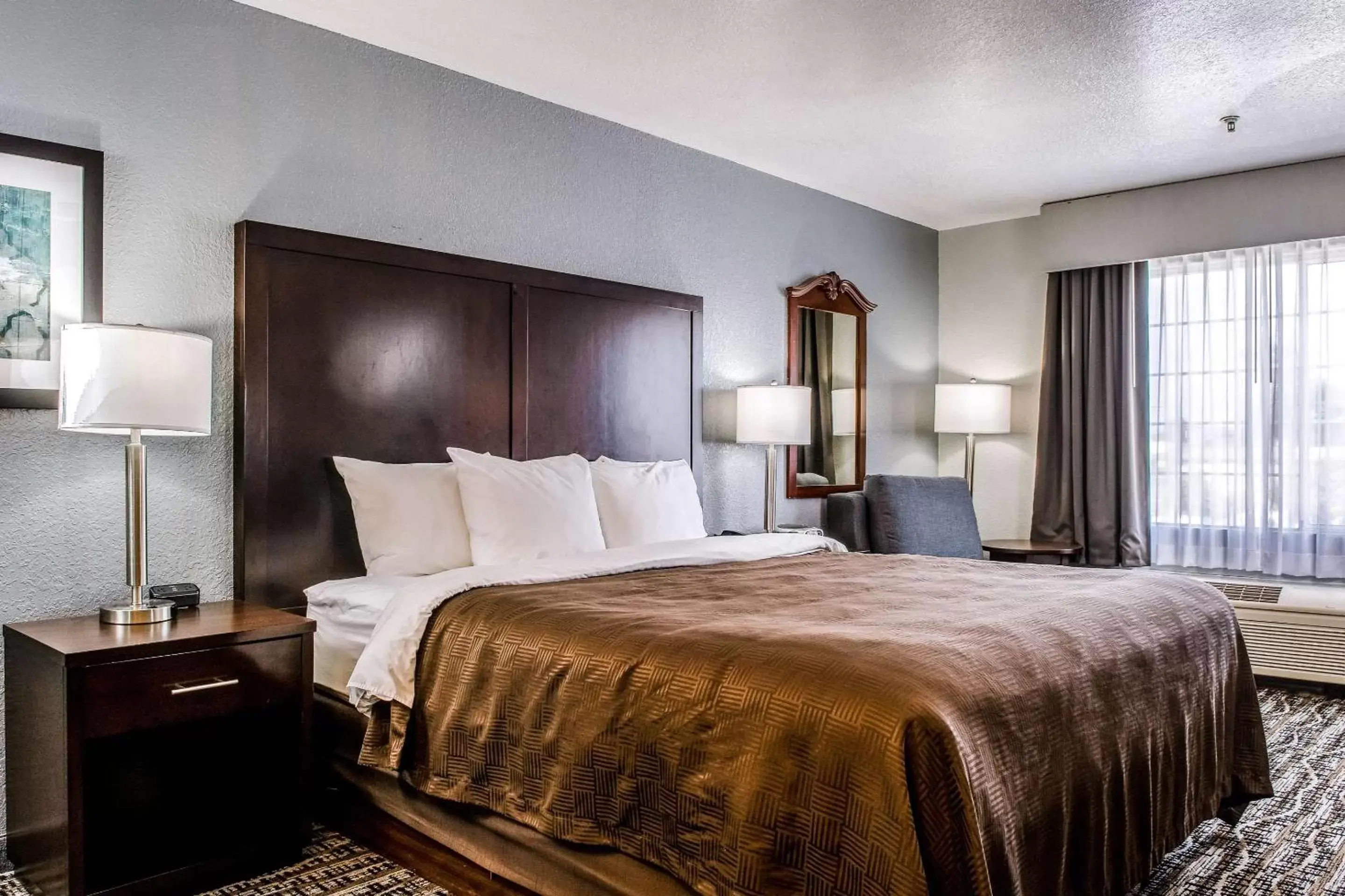 Photo of the whole room, Bed in Clarion Hotel By Humboldt Bay