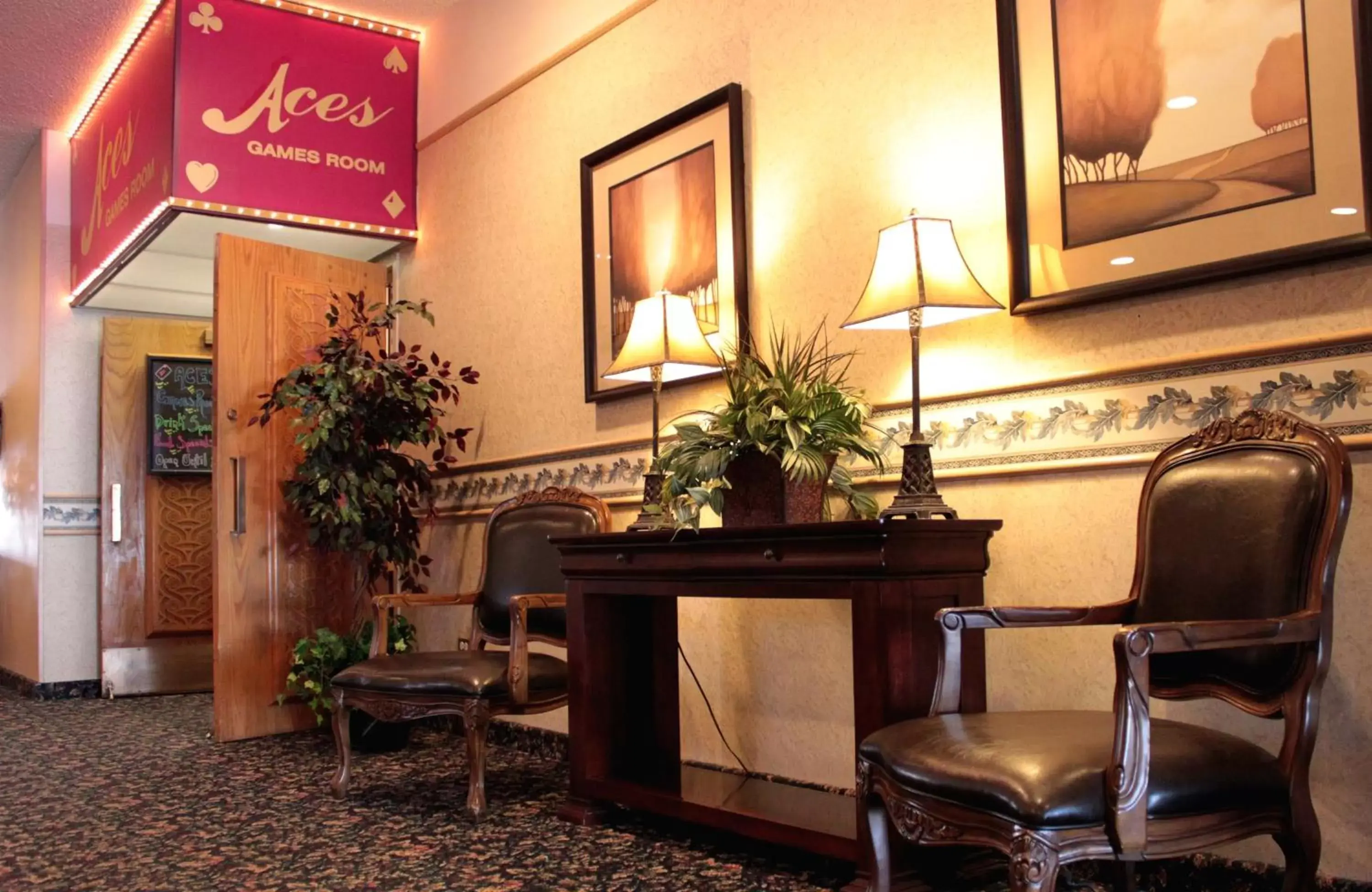 Lobby or reception, TV/Entertainment Center in Westlock Inn & Conference Centre