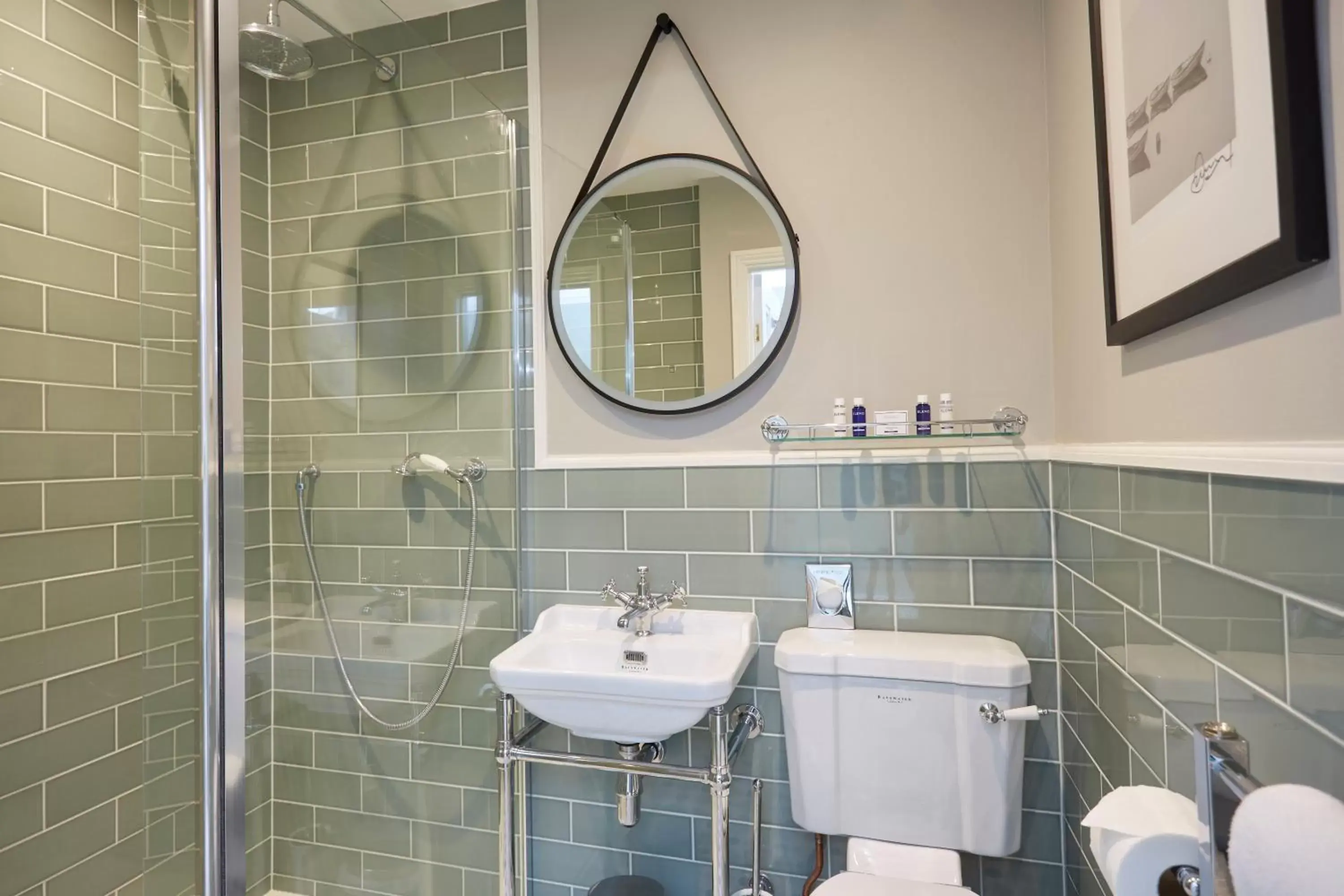 Shower, Bathroom in Sentry Mead Hotel