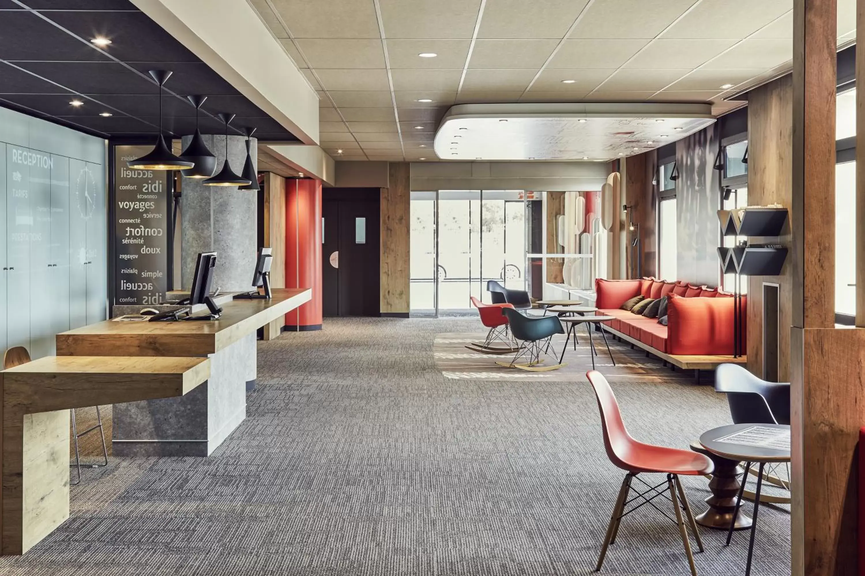Lobby or reception in ibis Toulon La Valette Lobby or reception in ibis Toulon La Valette