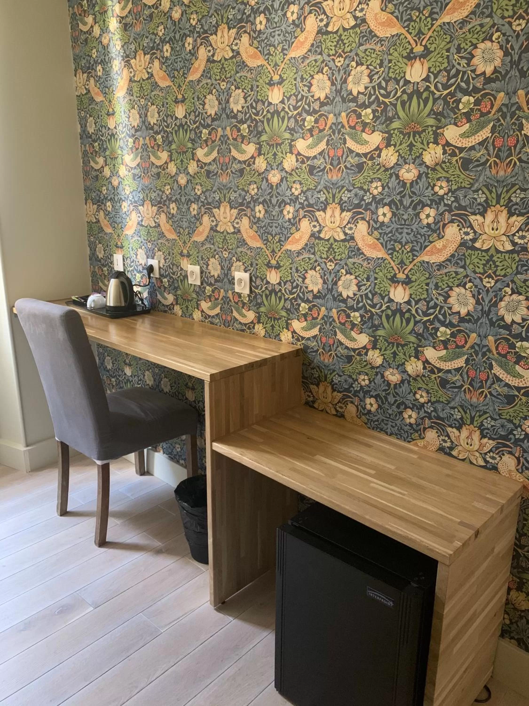 Coffee/tea facilities in Hôtel Central