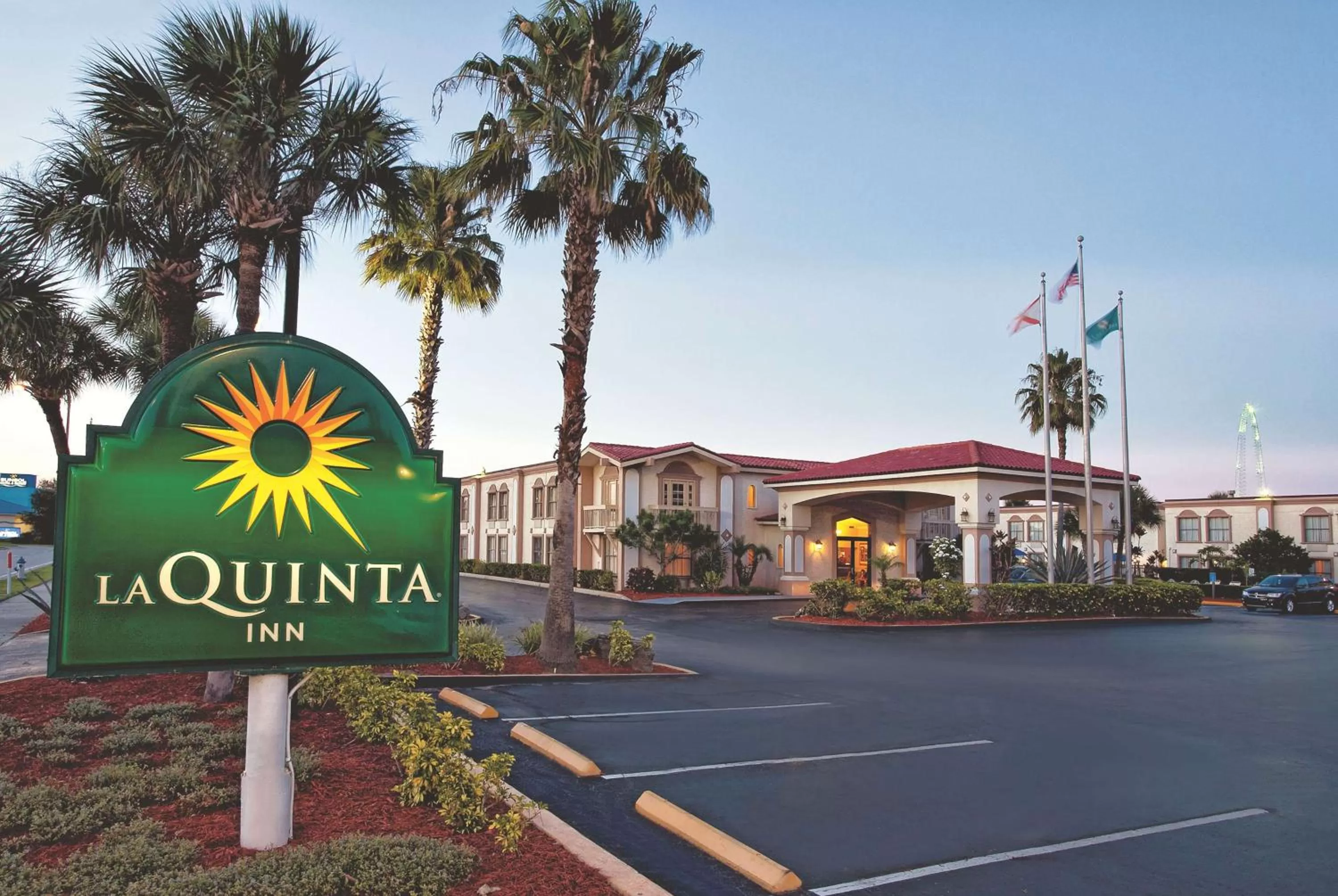 Property building in La Quinta Inn by Wyndham Orlando International Drive North