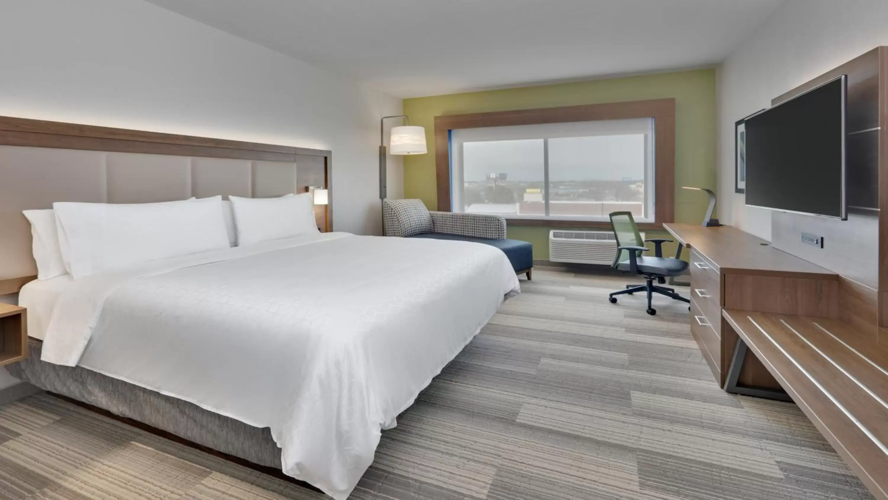 Bed, TV/Entertainment Center in Holiday Inn Express & Suites Fort Worth North - Northlake, an IHG Hotel