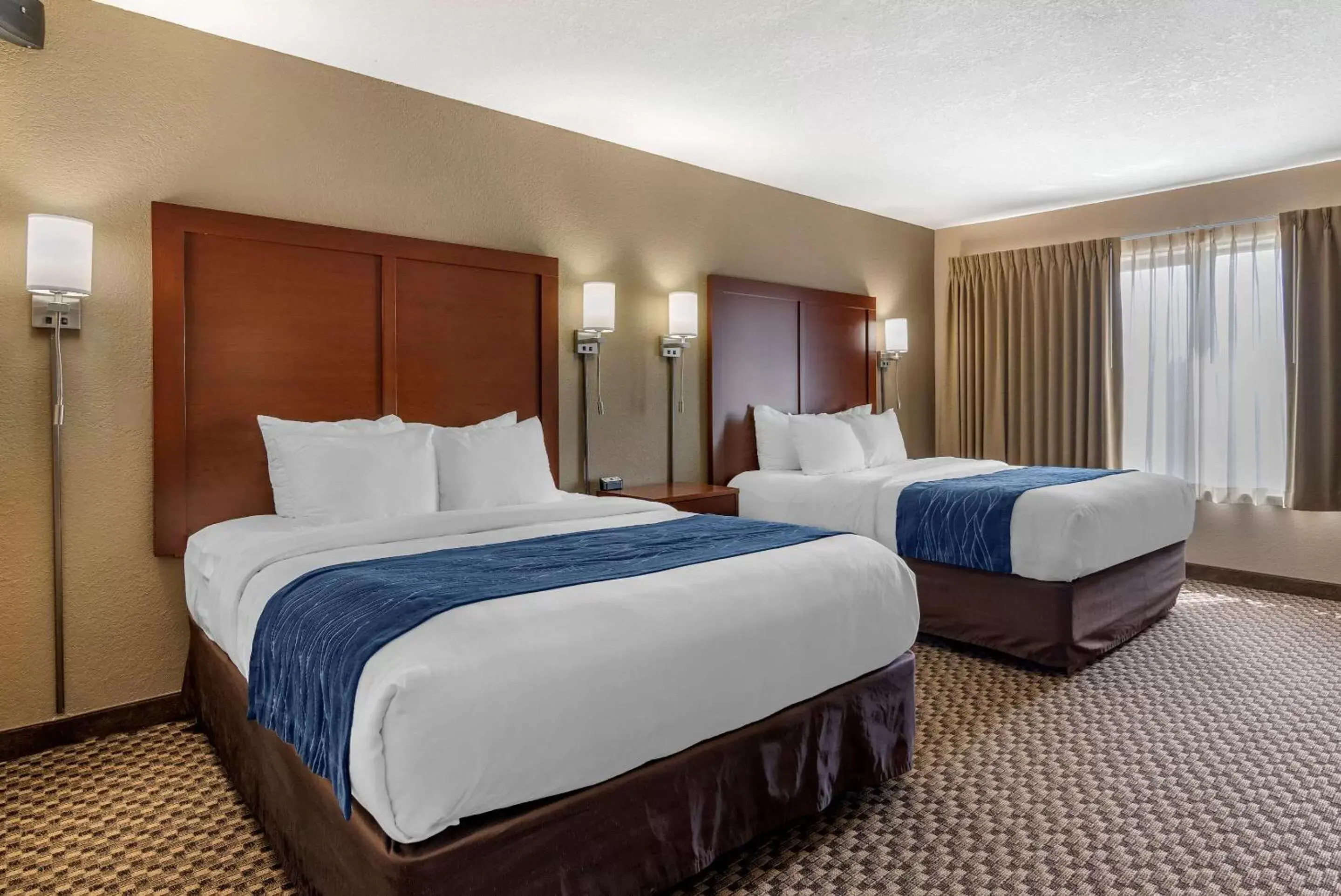 Photo of the whole room, Bed in Comfort Inn & Suites Blue Ridge