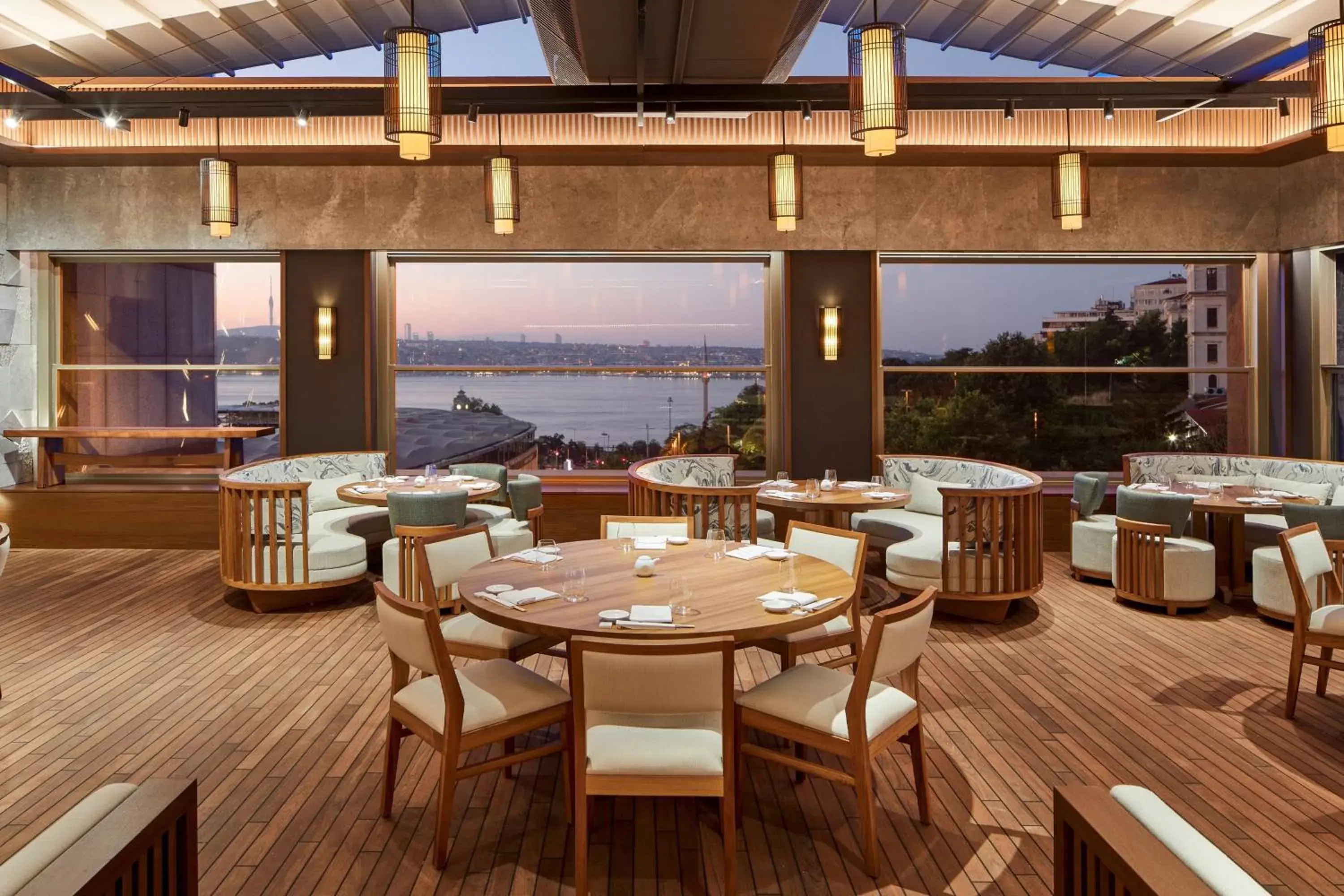 Restaurant/Places to Eat in The Ritz-Carlton, Istanbul at the Bosphorus