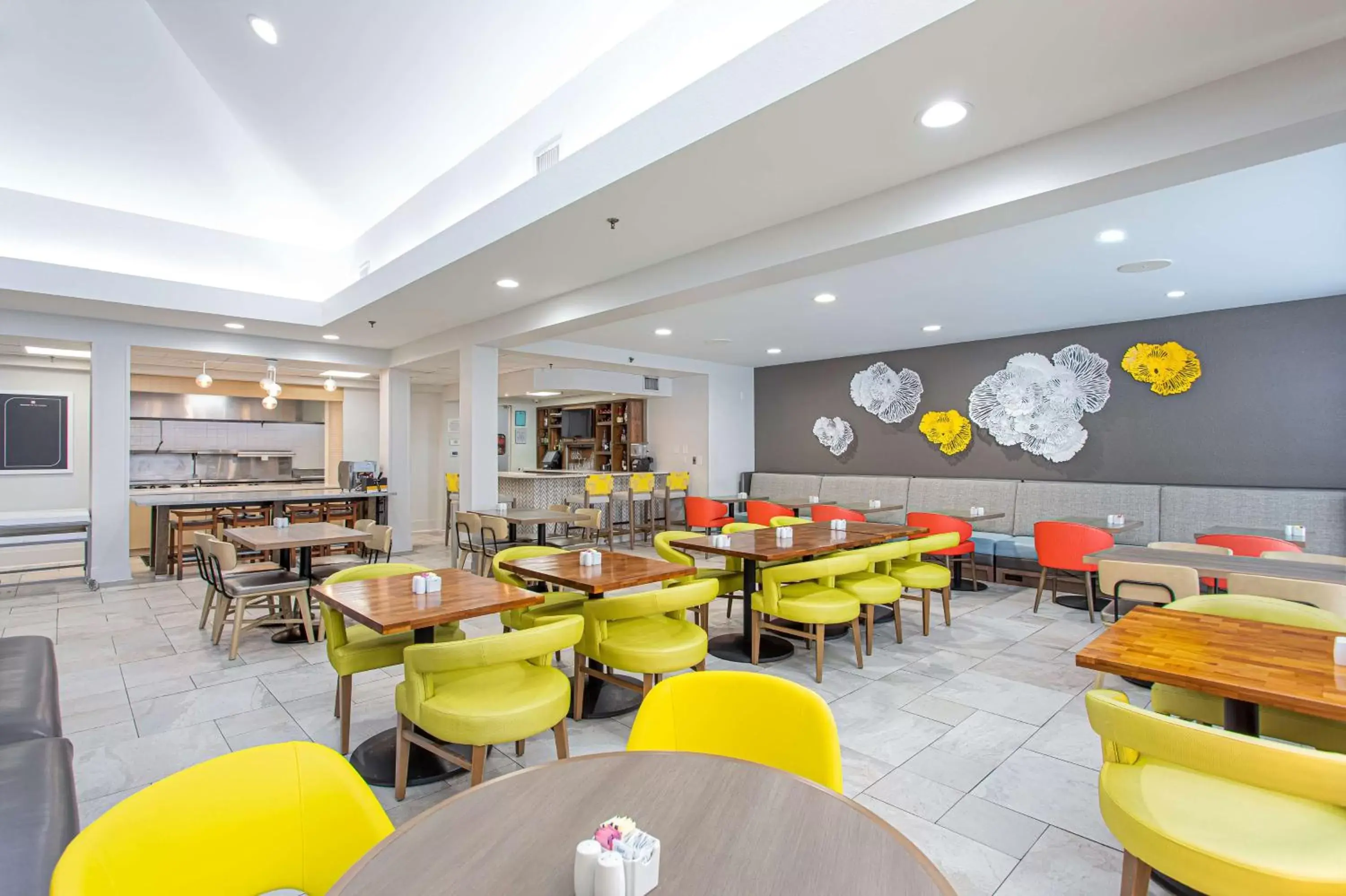 Lobby or reception, Restaurant/Places to Eat in Hilton Garden Inn Orange Beach