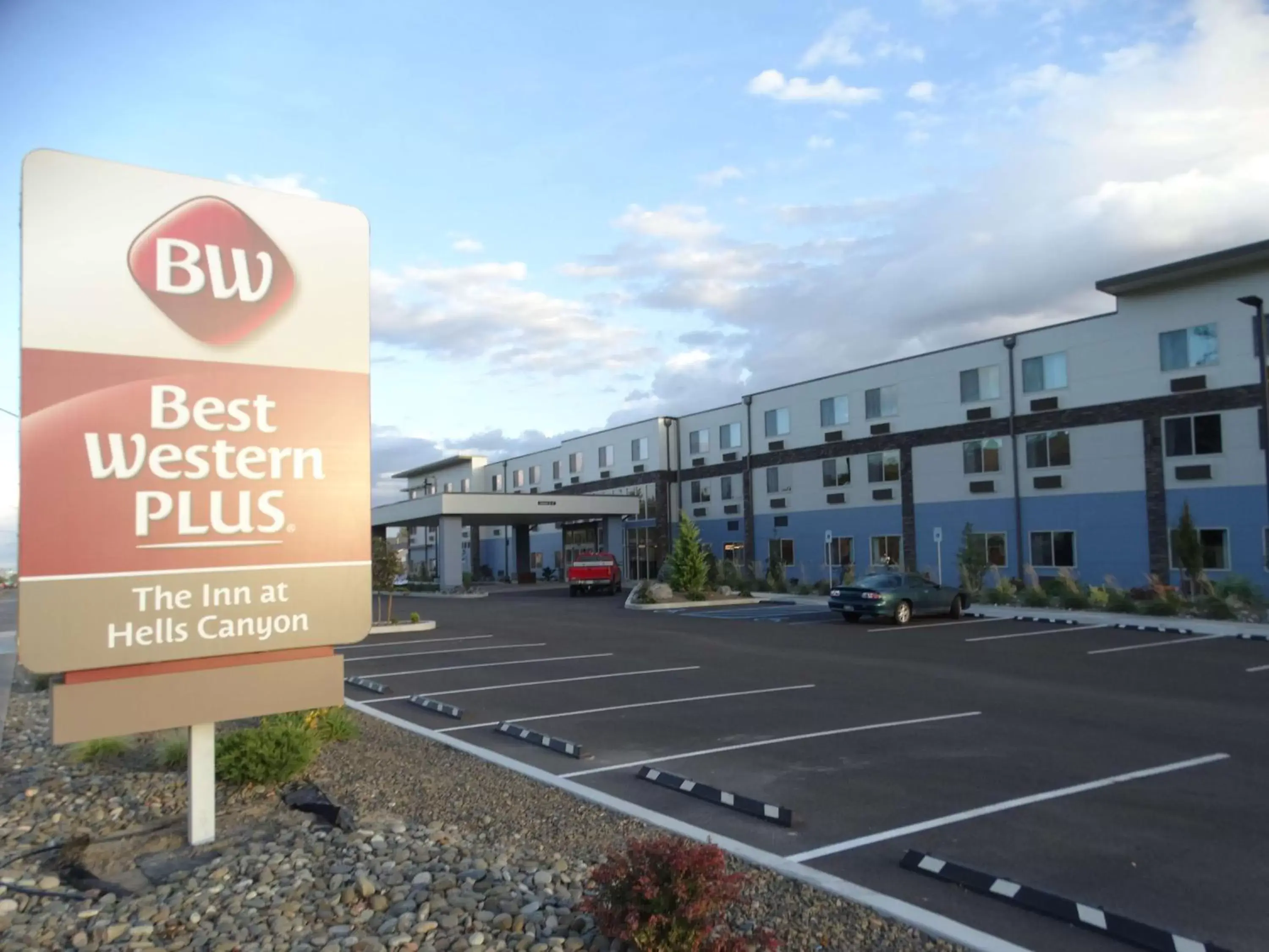 Property Building in Best Western Plus The Inn at Hells Canyon