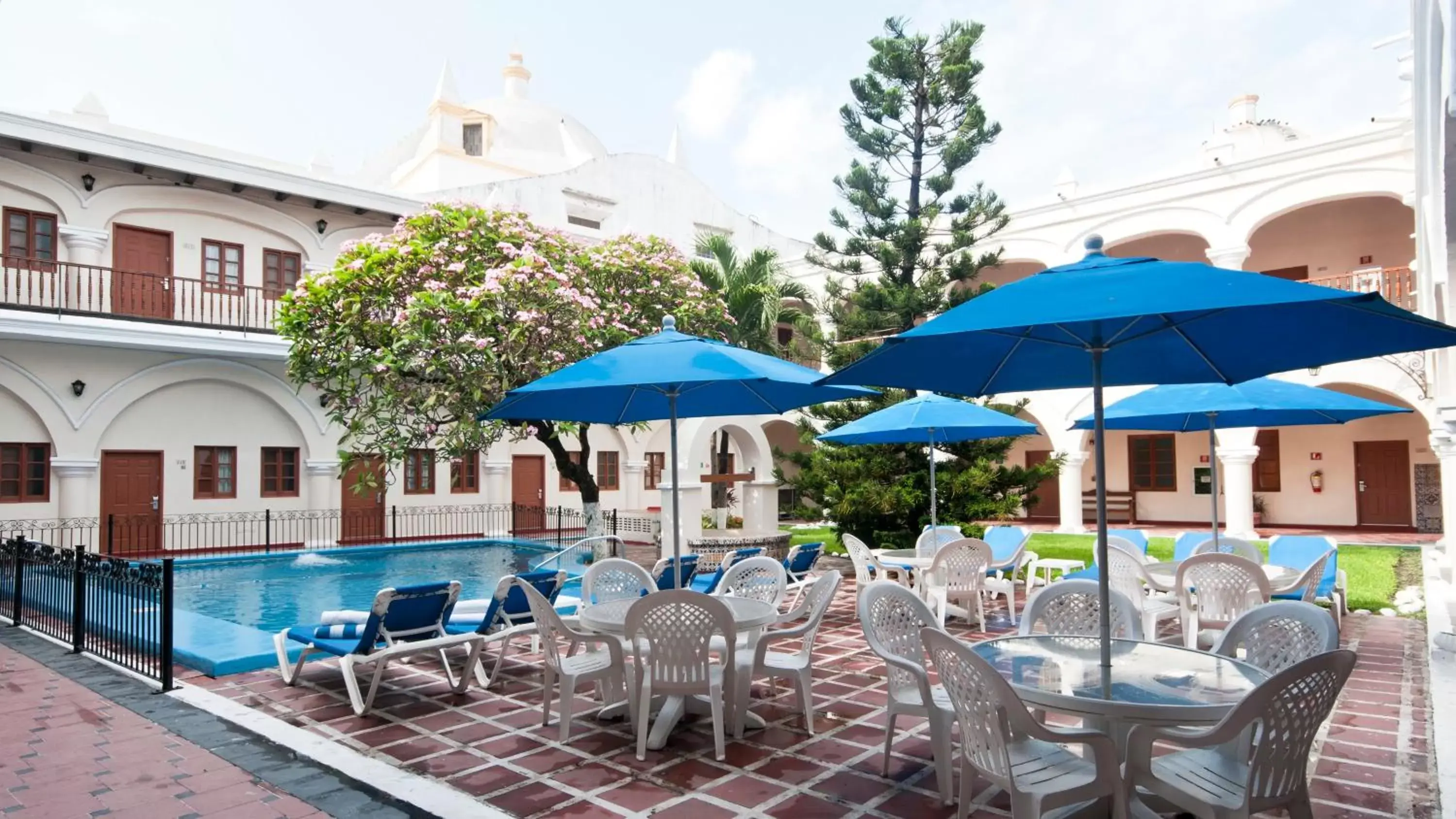 Swimming Pool in Holiday Inn Veracruz-Centro Historico, an IHG Hotel