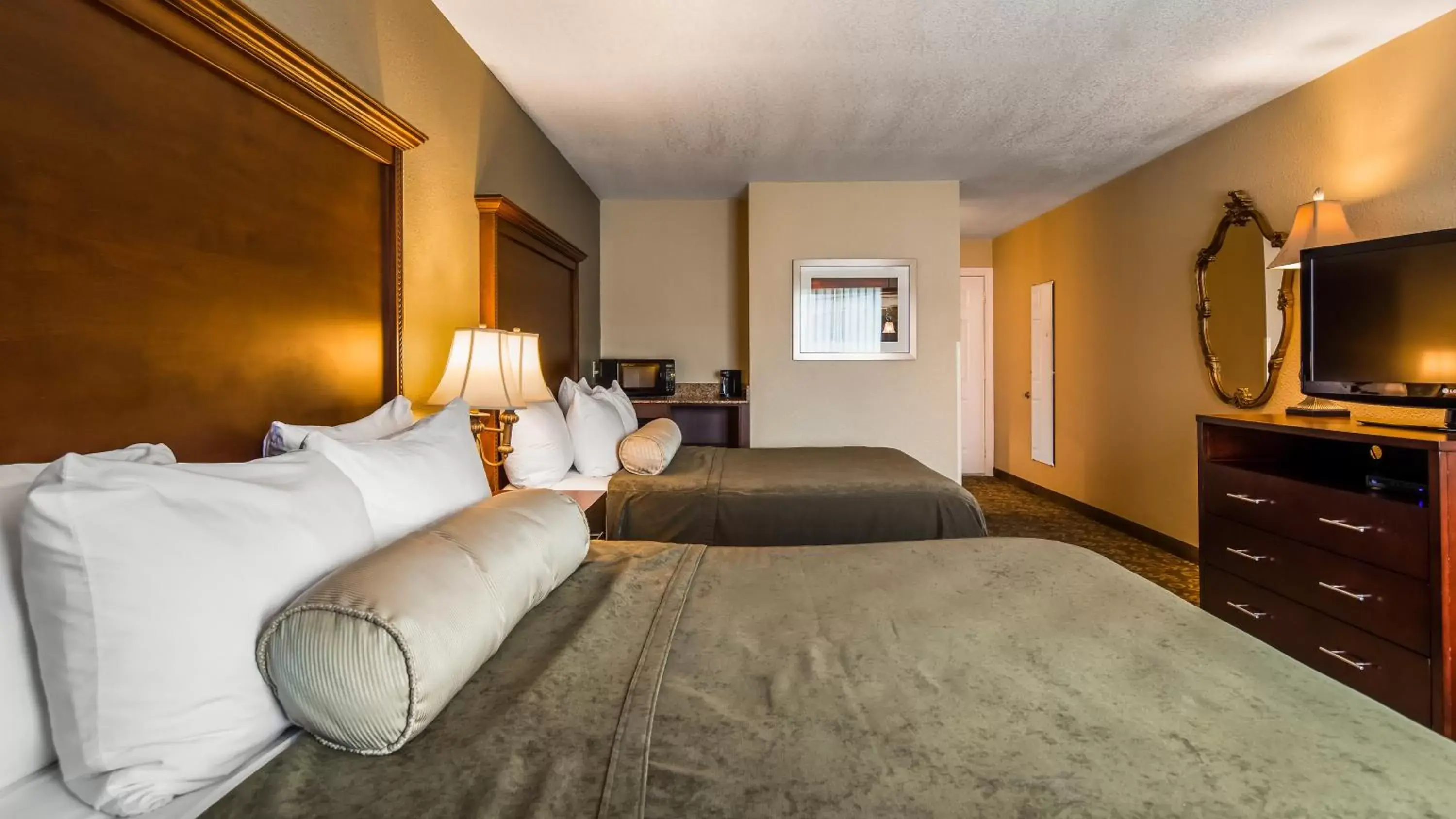 Bedroom, Bed in Best Western Salbasgeon Inn & Suites