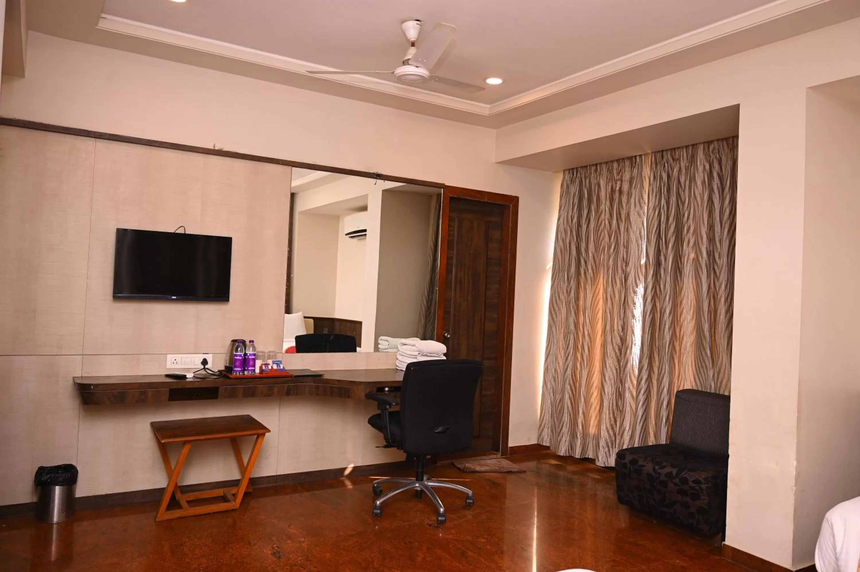 TV and multimedia in HOTEL CENTER POINT