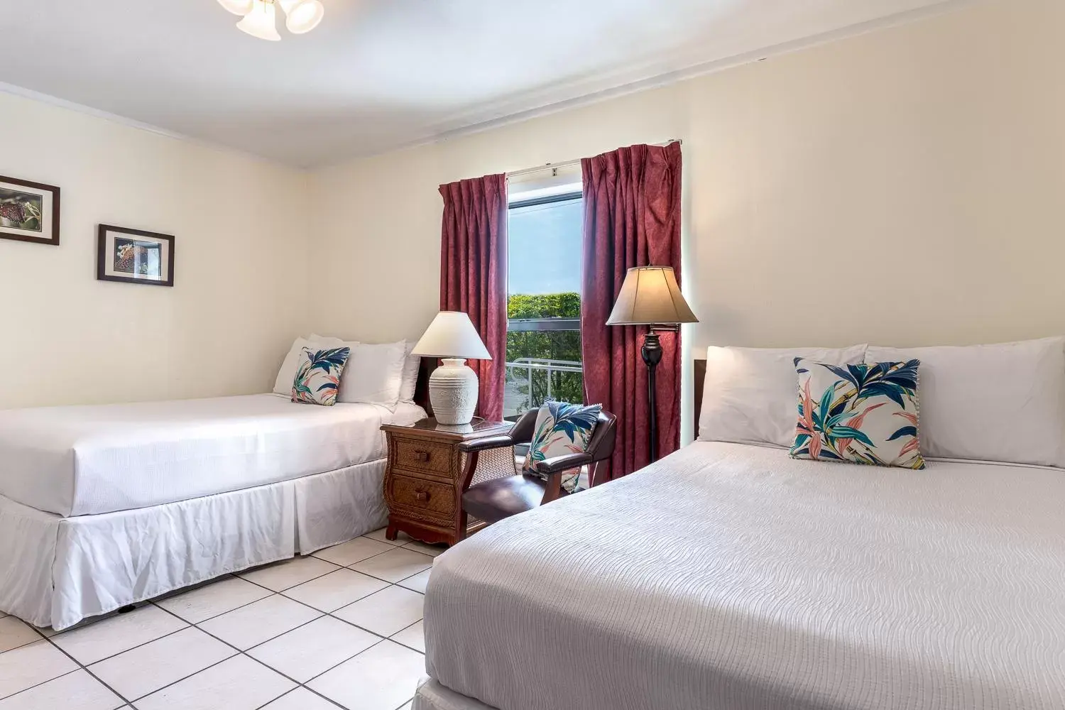 Bedroom, Bed in Rock Reef Resort