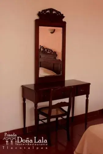 hair dresser, Dining Area in Posada Doña Lala