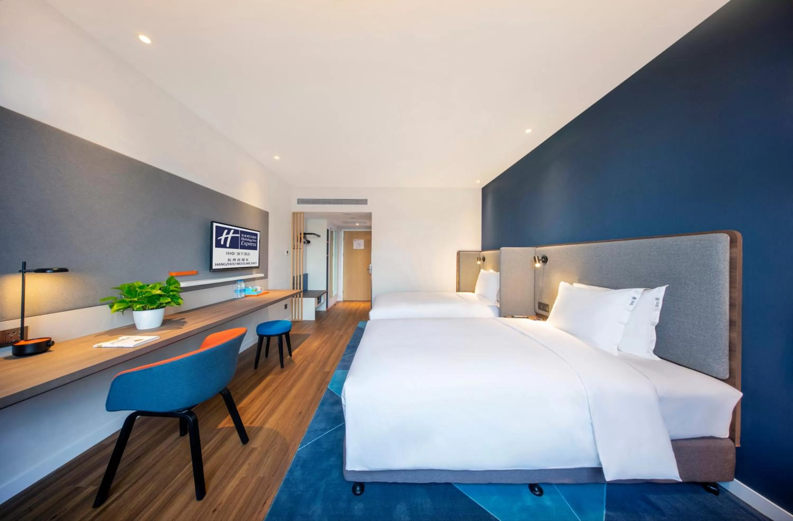 Bed in Holiday Inn Express Hangzhou Westlake East by IHG