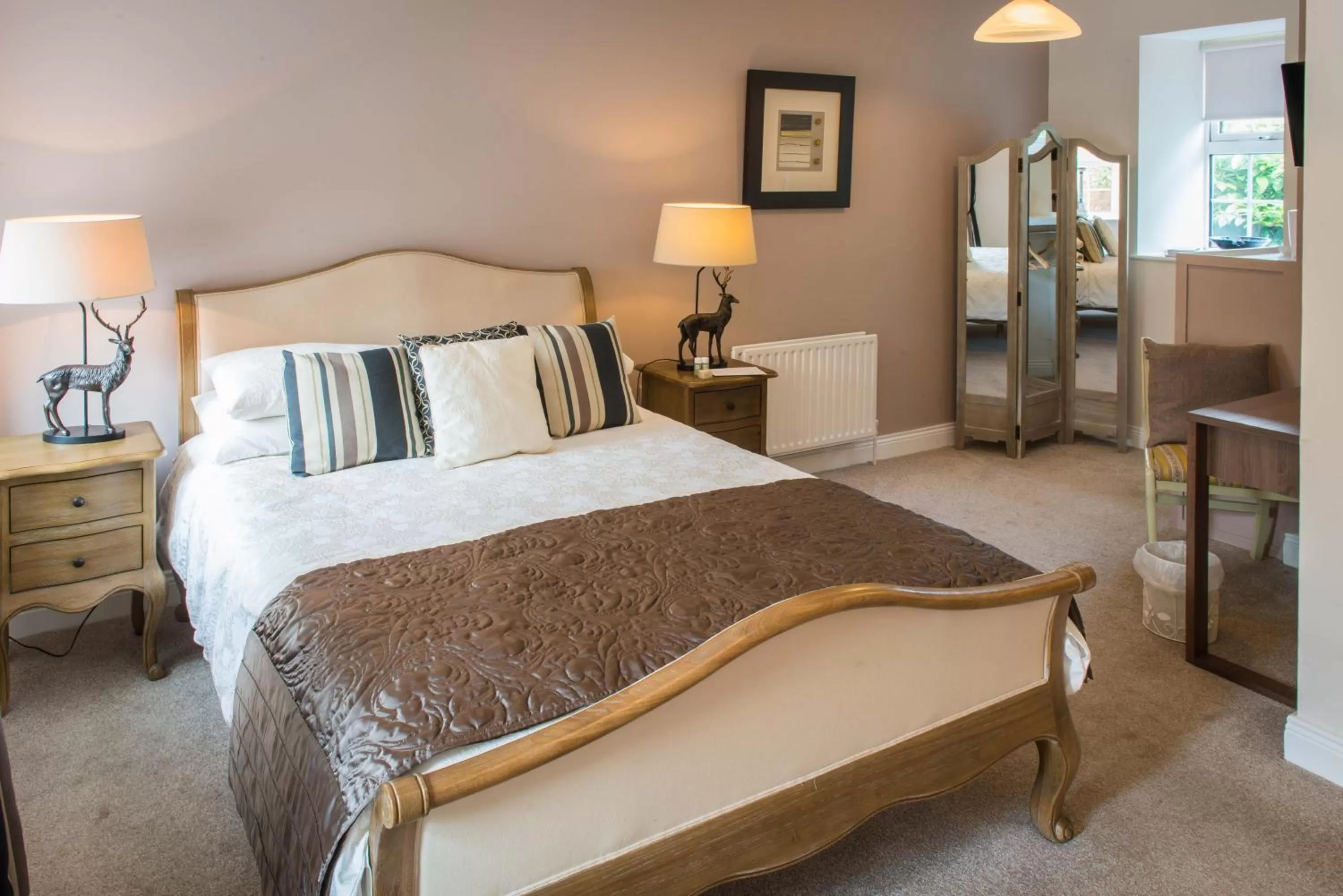 Bedroom, Bed in Ballinwillin House