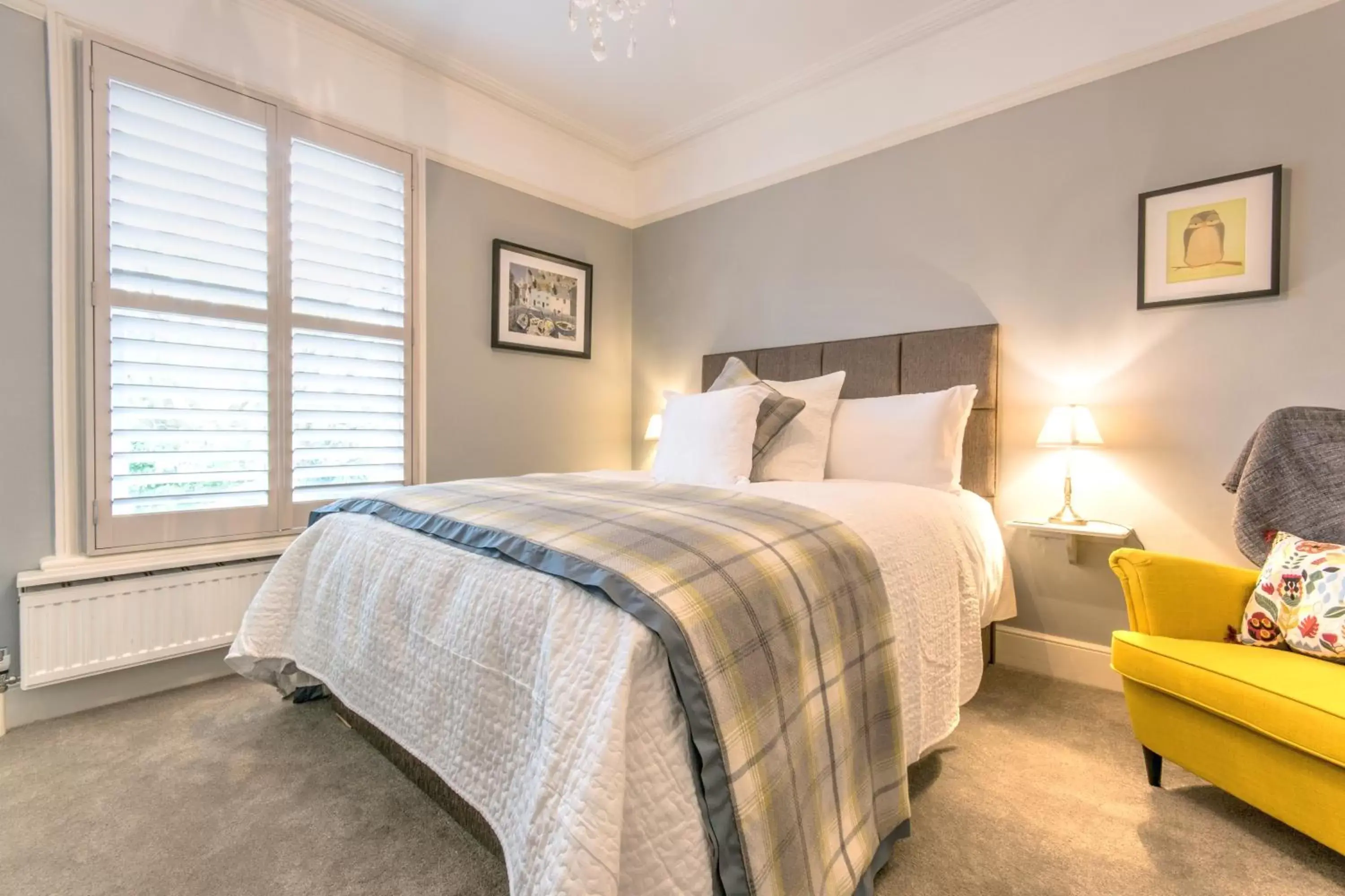 Bed in April House Weybridge - Boutique Guesthouse