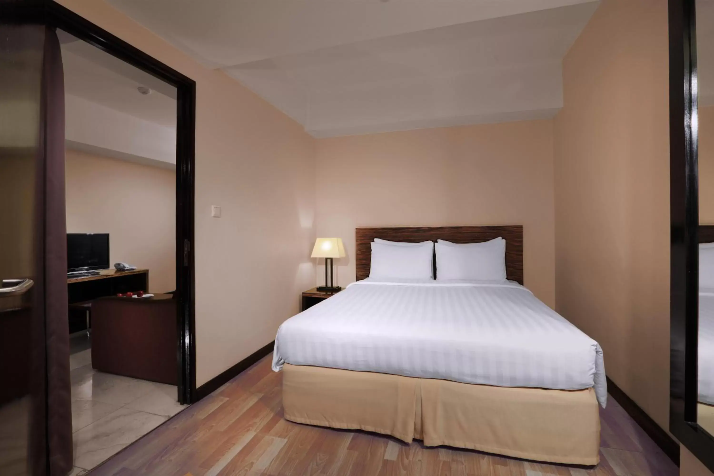 Bedroom, Bed in Grand Dafam Braga Bandung