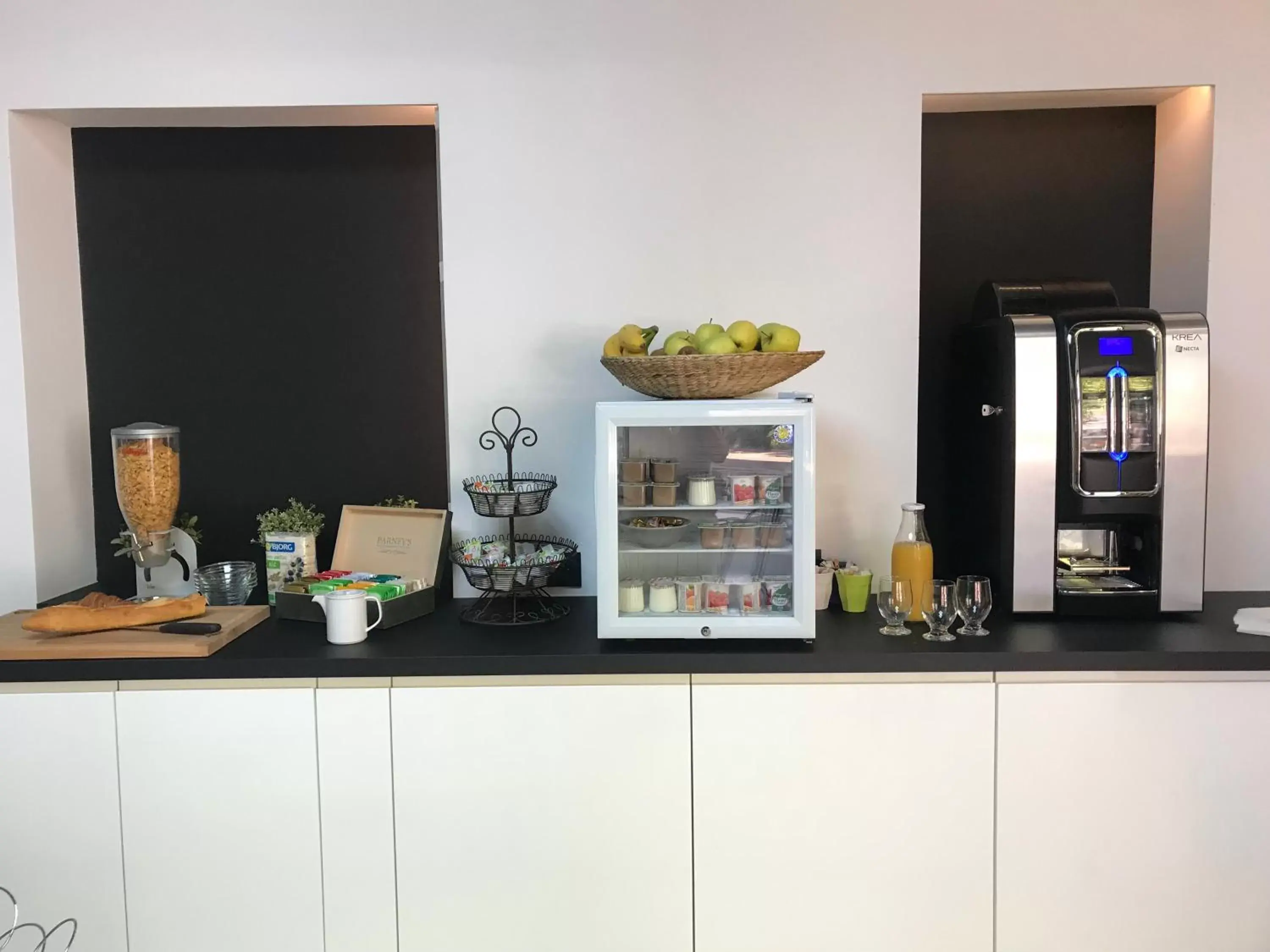 Continental breakfast in Hotel de Bordeaux