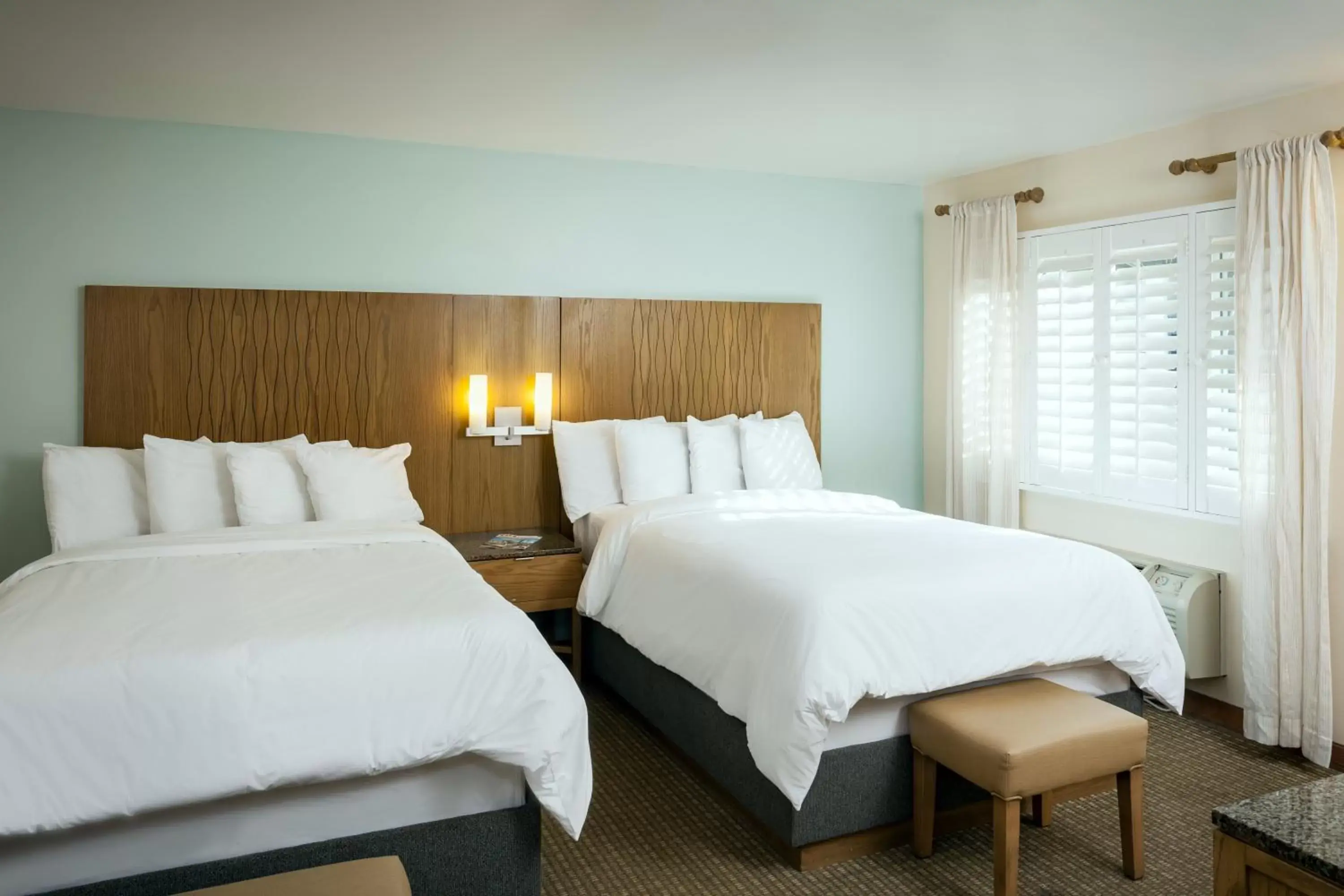 Photo of the whole room, Bed in PB Surf Beachside Inn