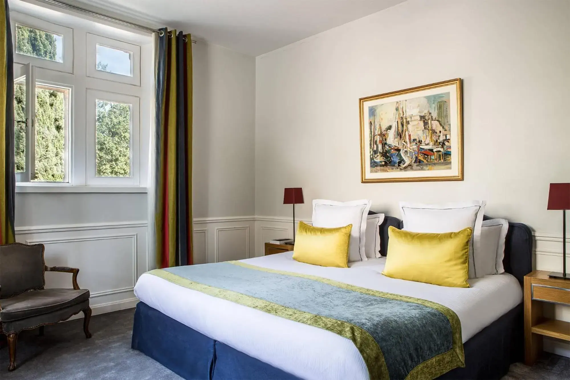 Bedroom, Bed in Le Pigonnet - Esprit de France