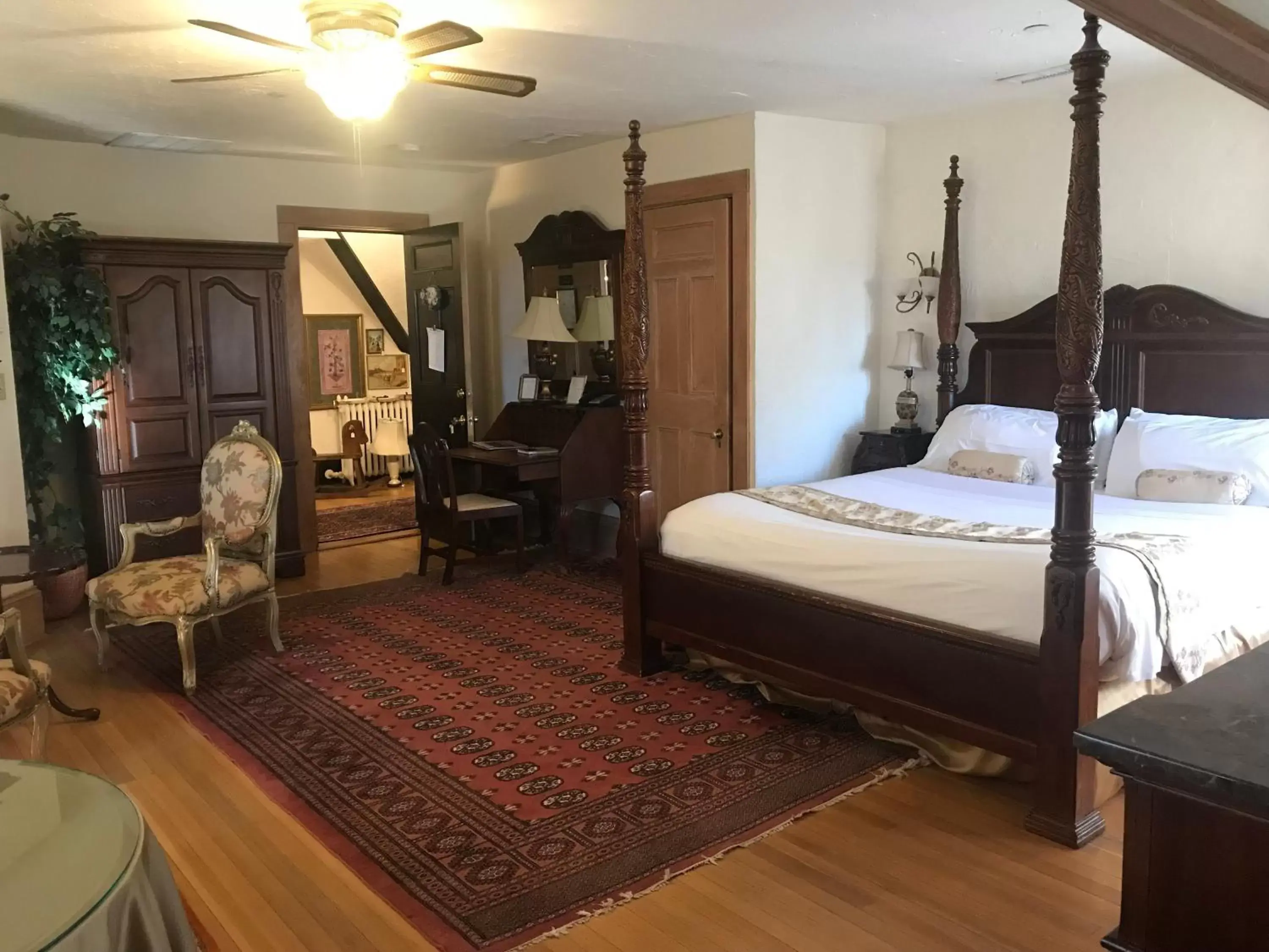 King Room with Spa Bath in Gramercy Mansion