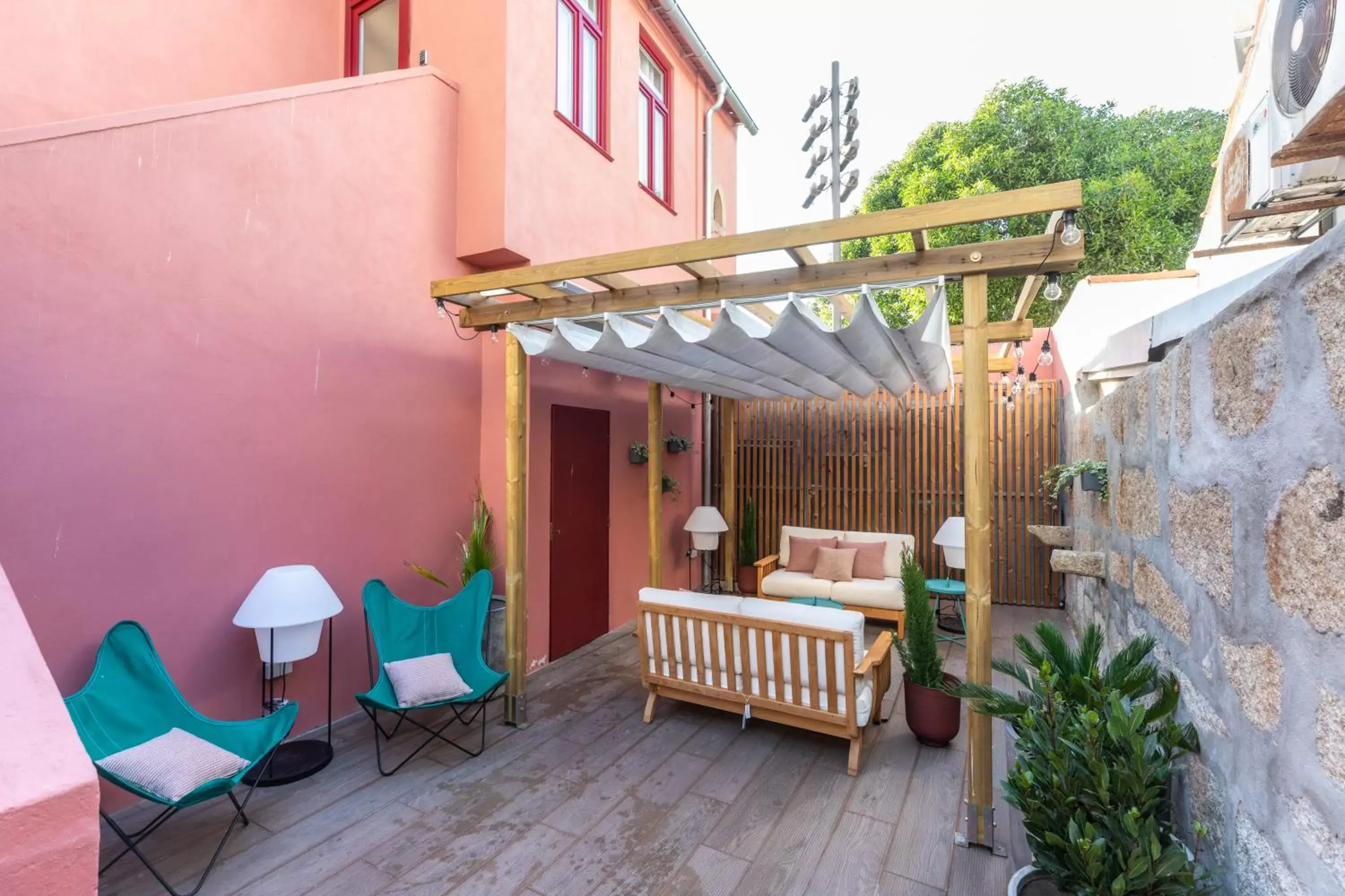 Patio in Harbour Inn Design Townhouse