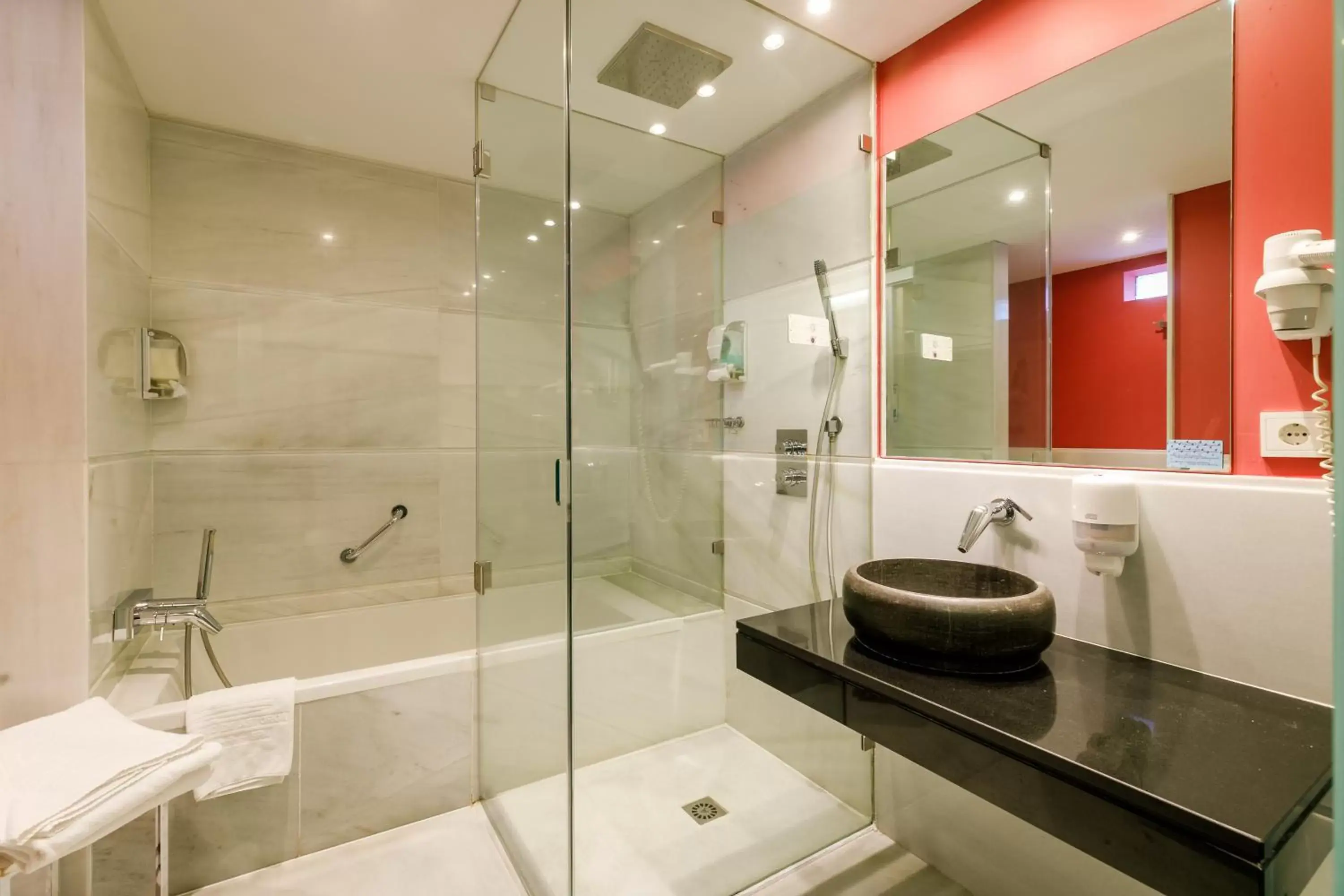 Bathroom in Hotel Spa Ciudad de Astorga By PortBlue Boutique