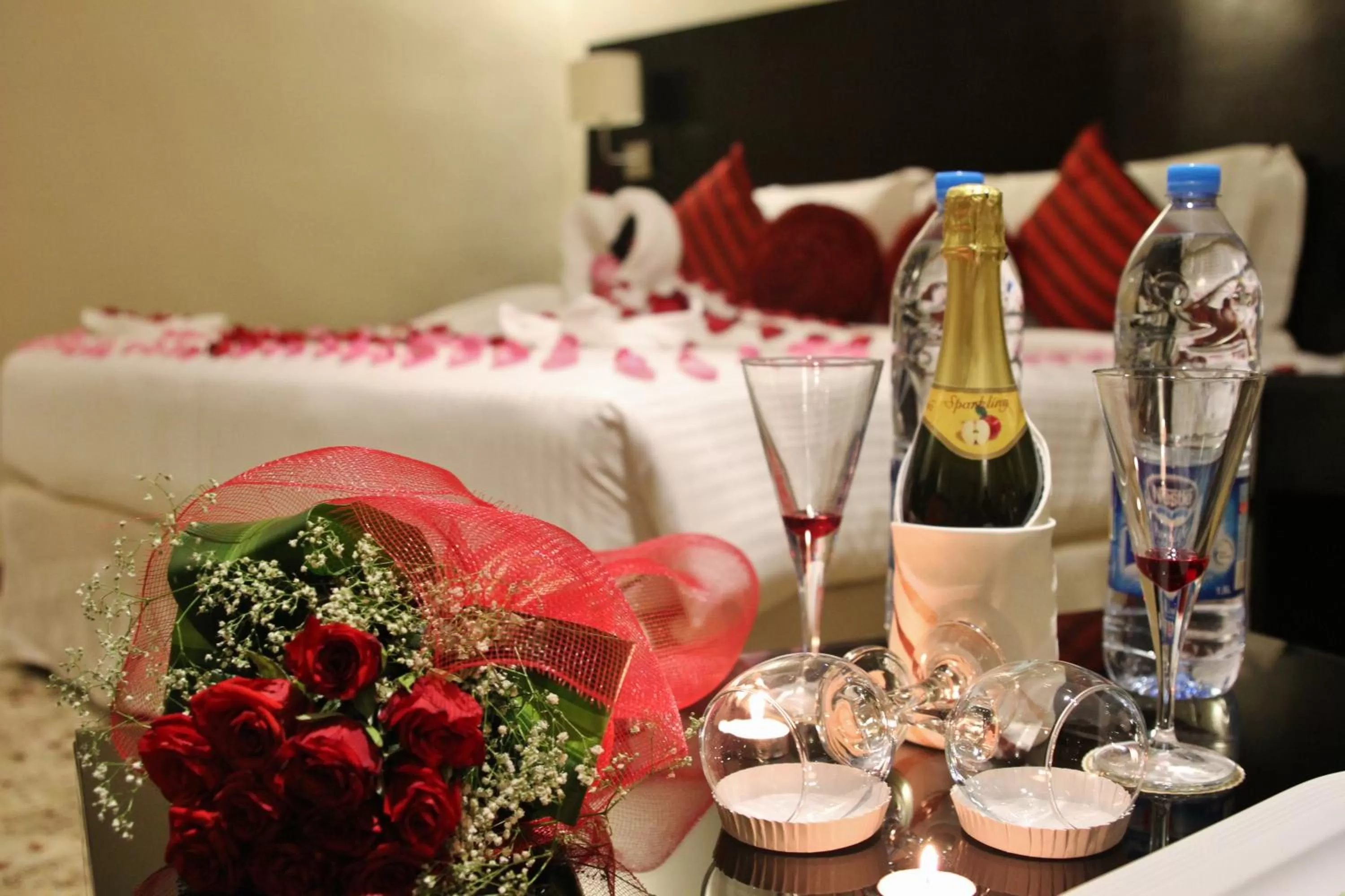 Drinks, Bed in Carawan Al Fahad Hotel
