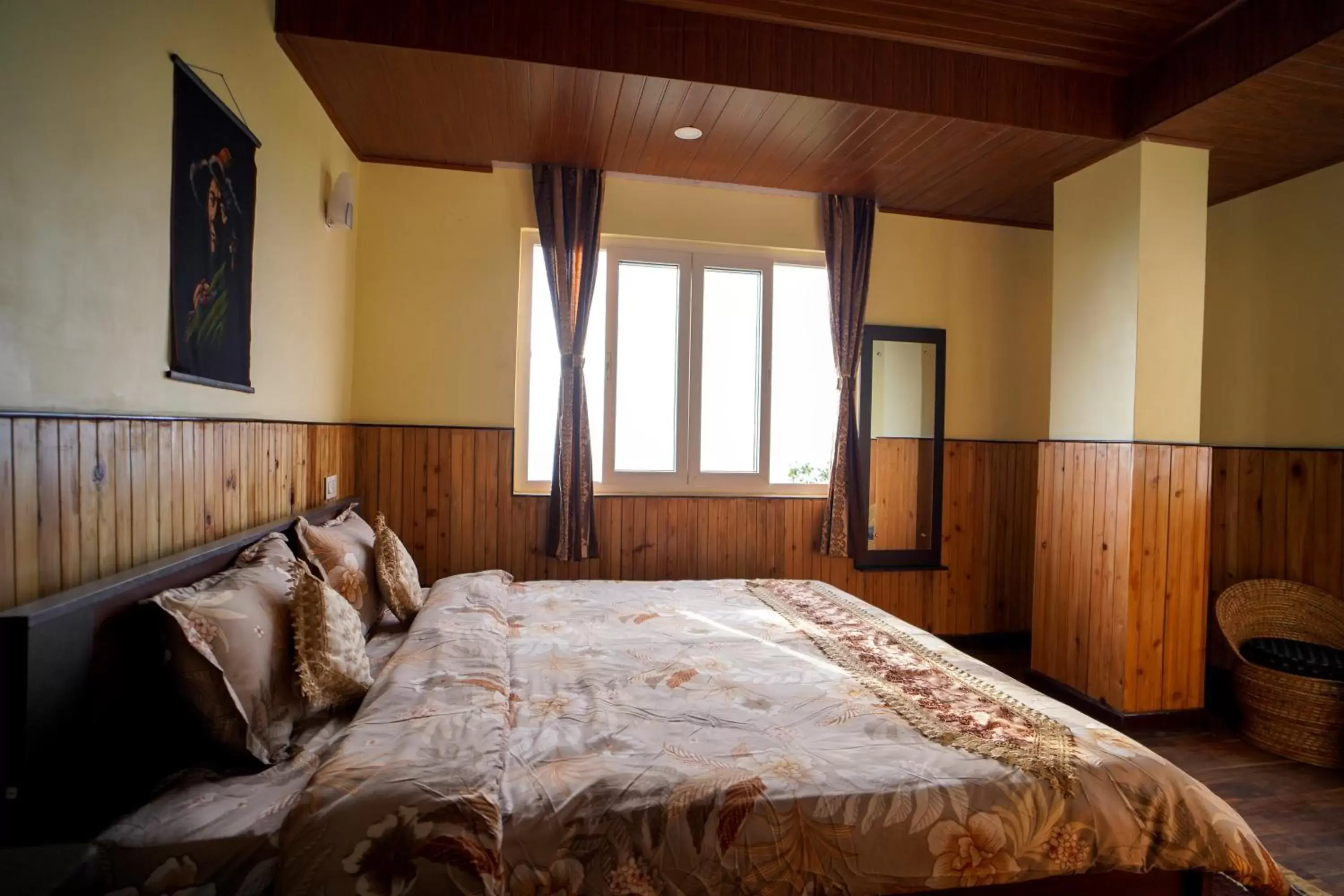 Property building, Bed in Hotel Hill Queen near Sherpa Gumba Darjeeling Mall 5 Min Couple Friendly Property building, Bed in Hotel Hill Queen near Sherpa Gumba Darjeeling Mall 5 Min Couple Friendly