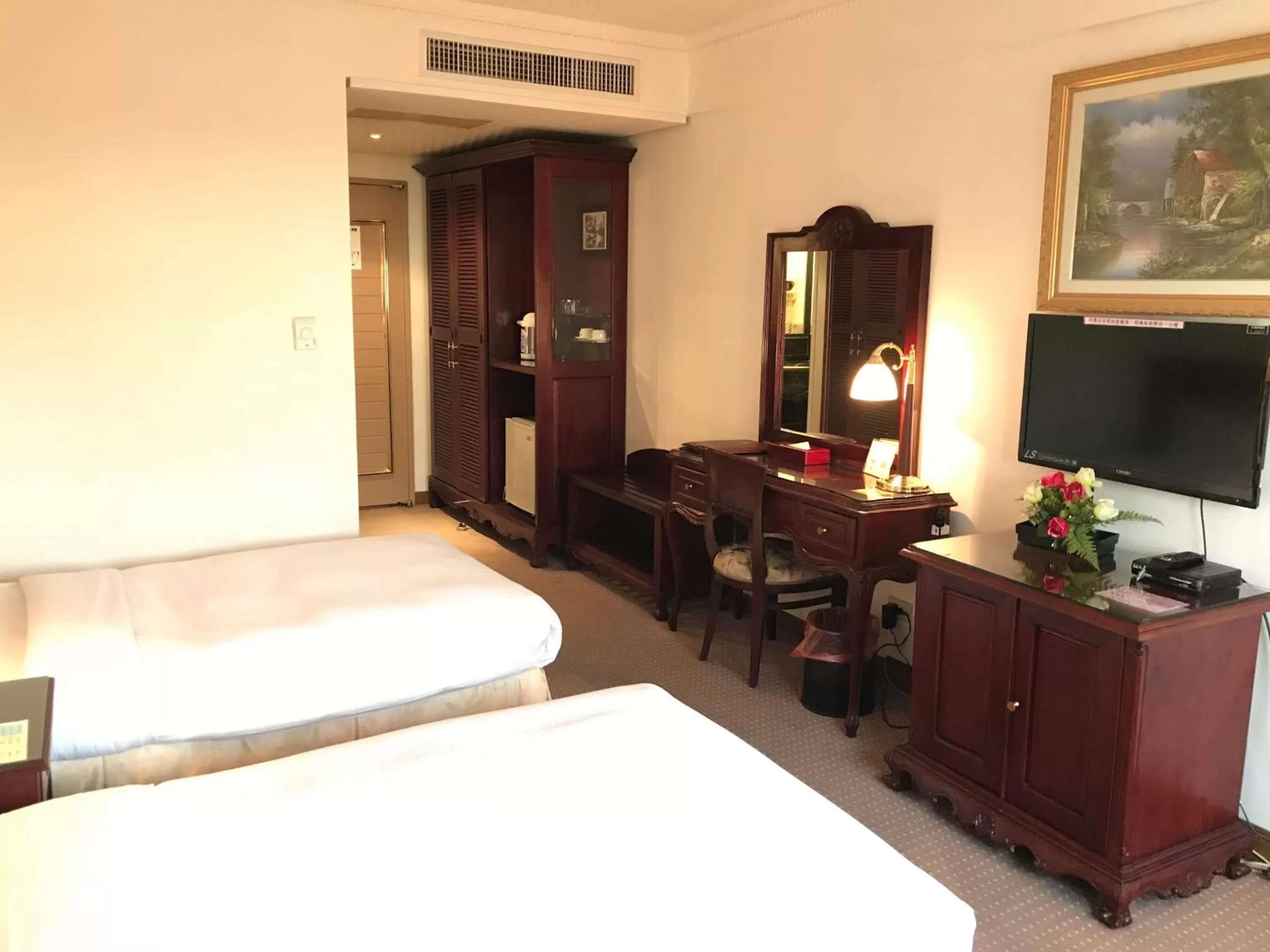 TV and multimedia, Bed in Sunrise Hotel