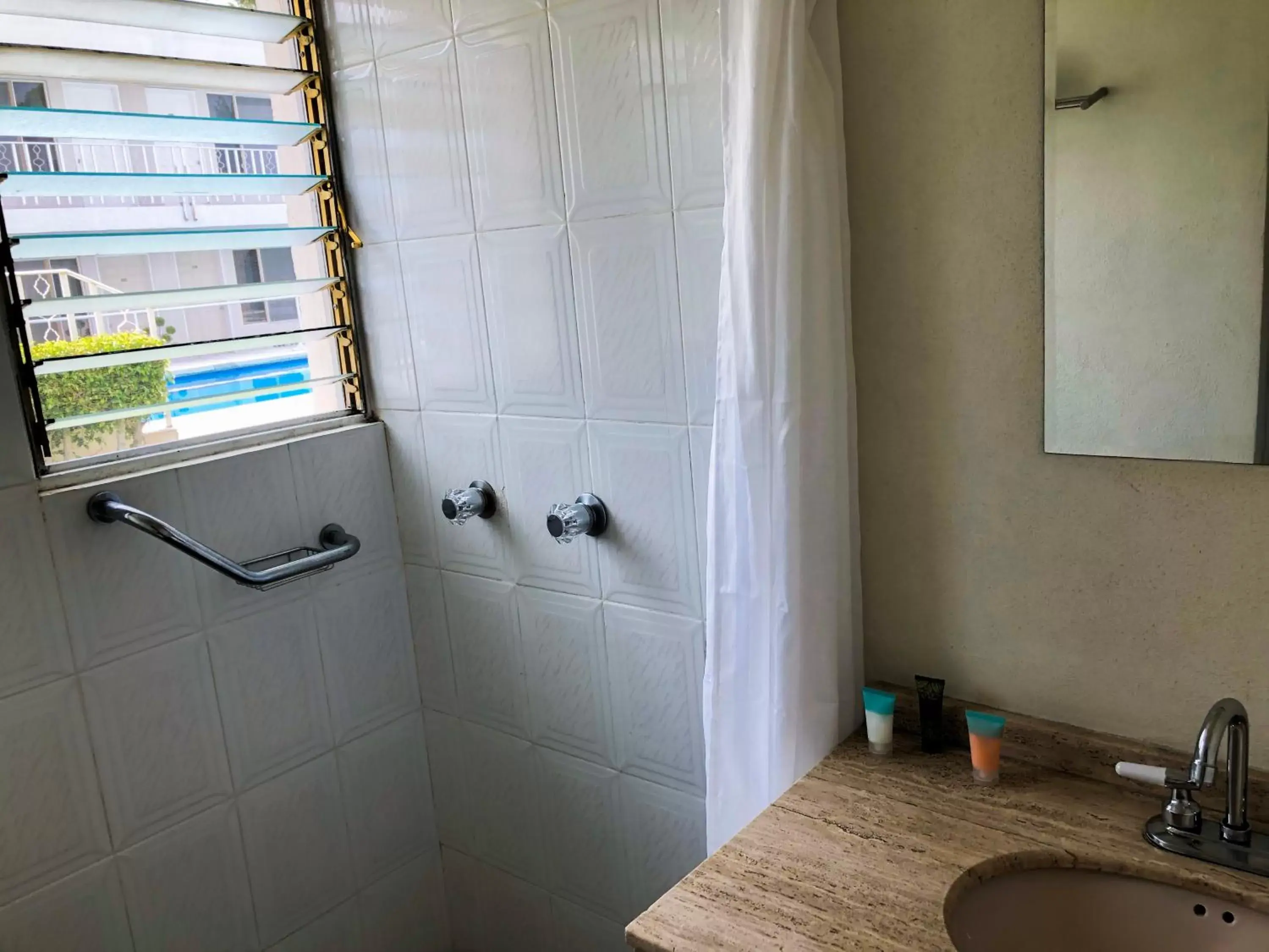 Shower, Bathroom in AOHOM SANTUARIO HOTEL & SPA