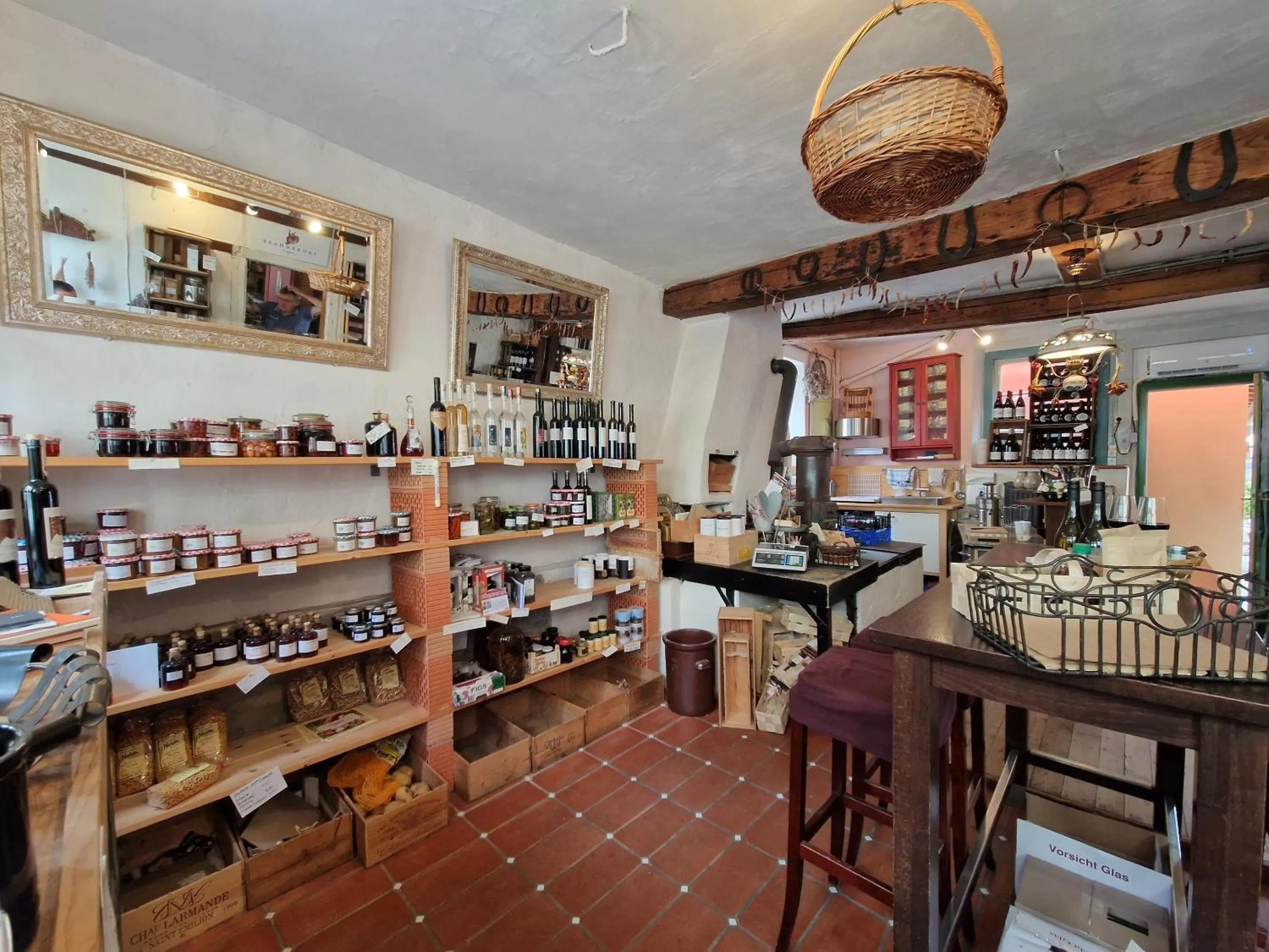 On-site shops in Laurentius Boutique-Hotel & Restaurant