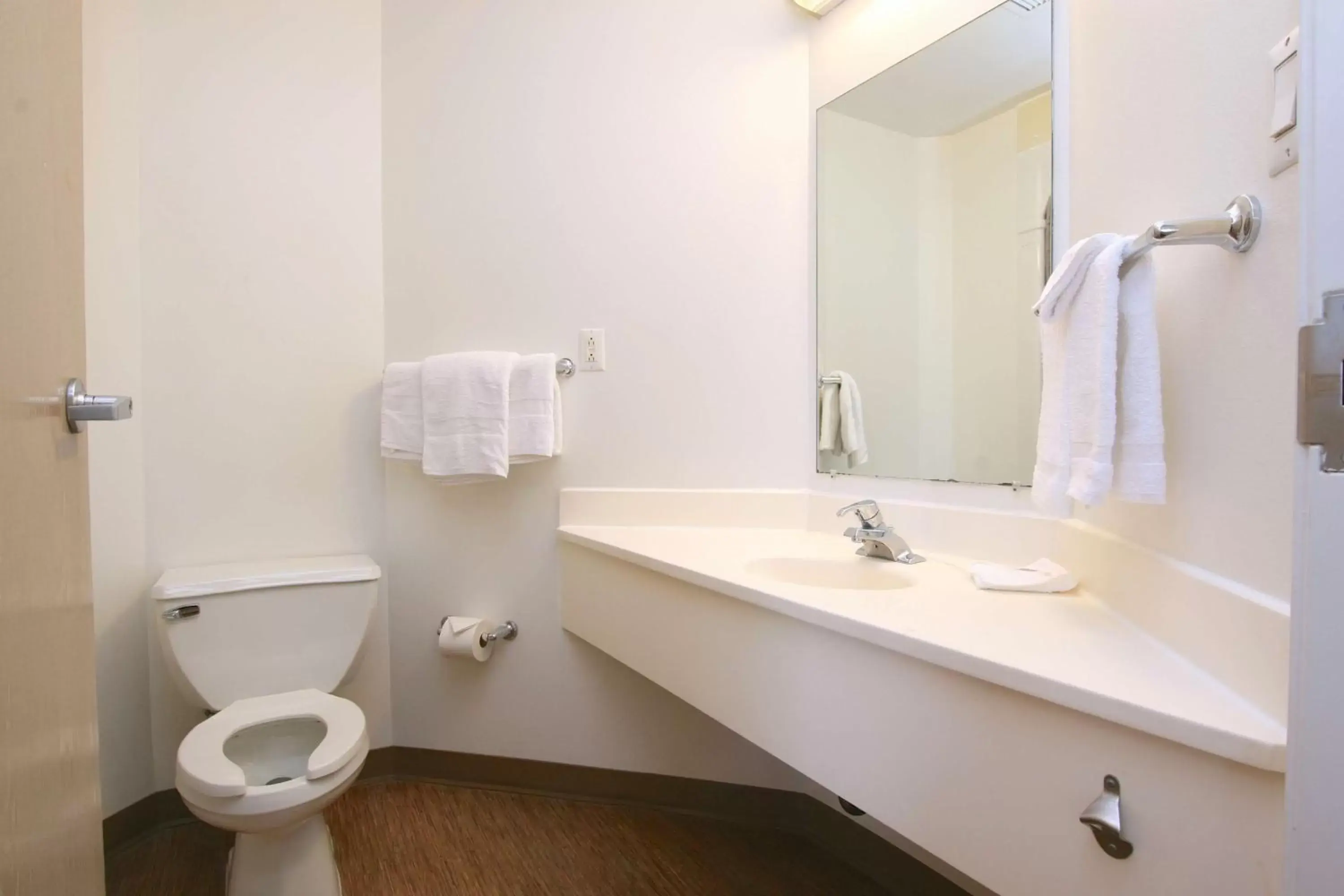 Toilet, Bathroom in Motel 6-Colchester, VT - Burlington