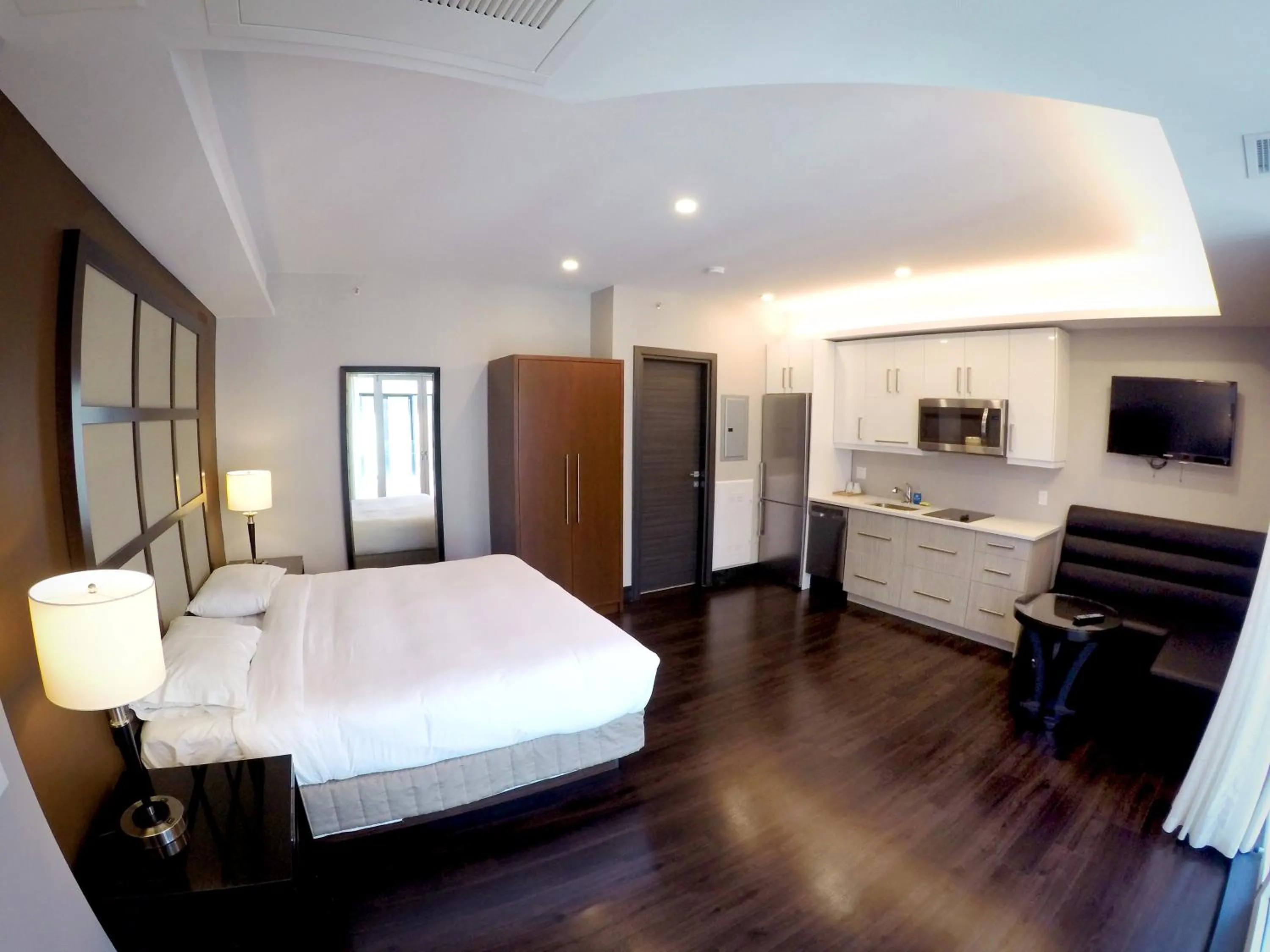 Shower, Bed in M Montreal Hostel