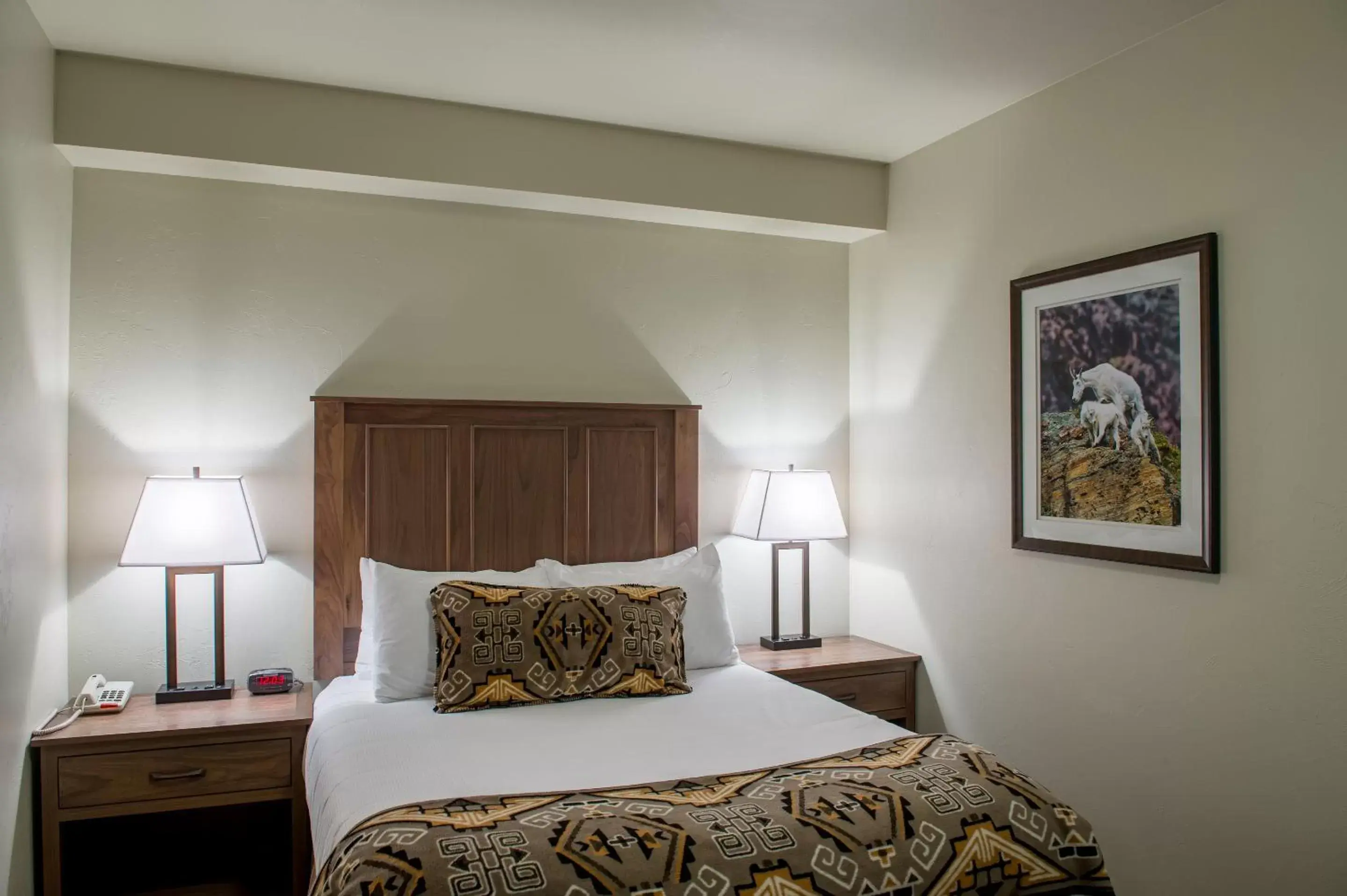 Bedroom, Bed in Cedar Creek Lodge & Conference Center