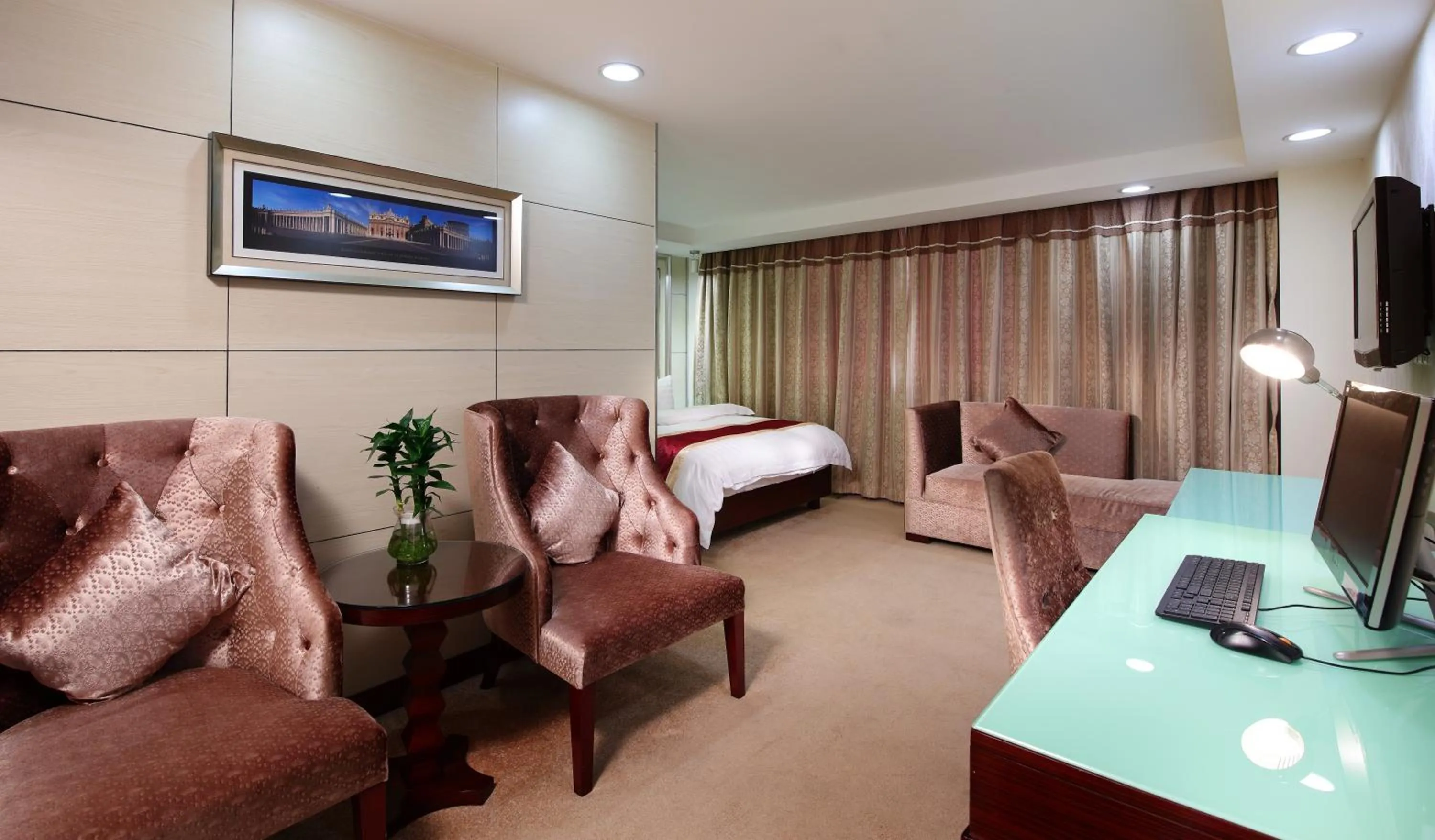 Photo of the whole room in New World Hotel