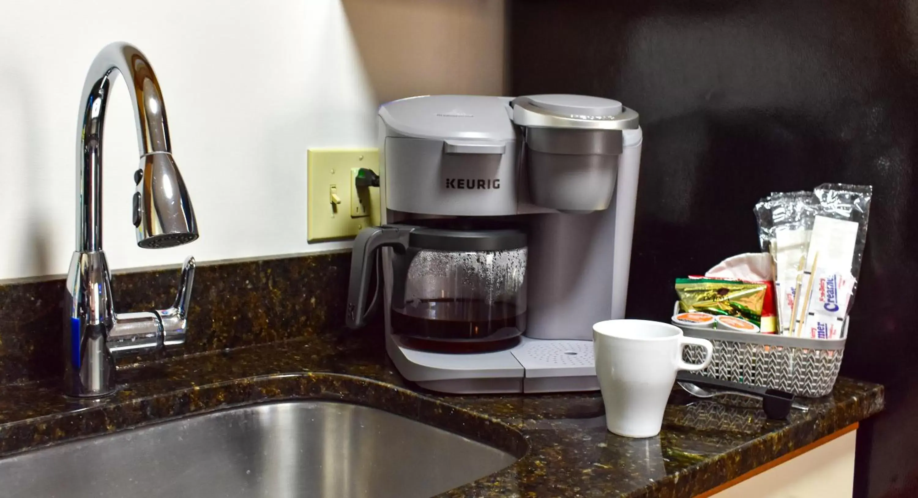 Coffee/Tea Facilities in The Central Downtown Inn Suites