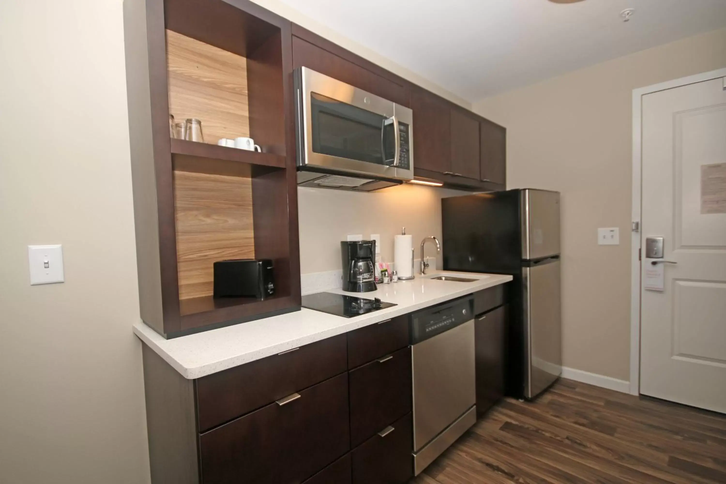 Kitchen or kitchenette, Kitchen/Kitchenette in TownePlace Suites by Marriott Charleston-North Charleston