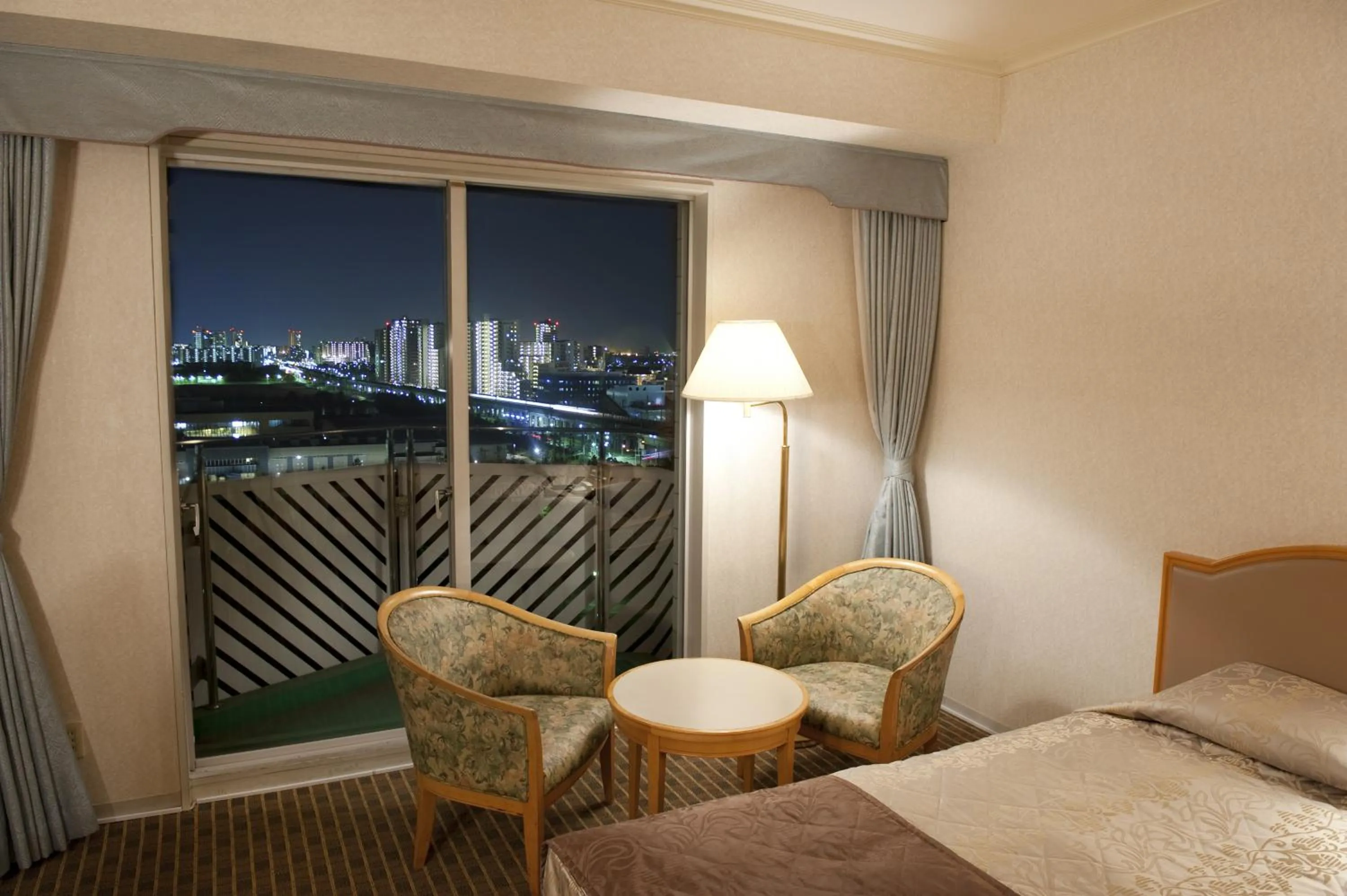 Large Twin Room - Non-Smoking in Hotel Springs Makuhari
